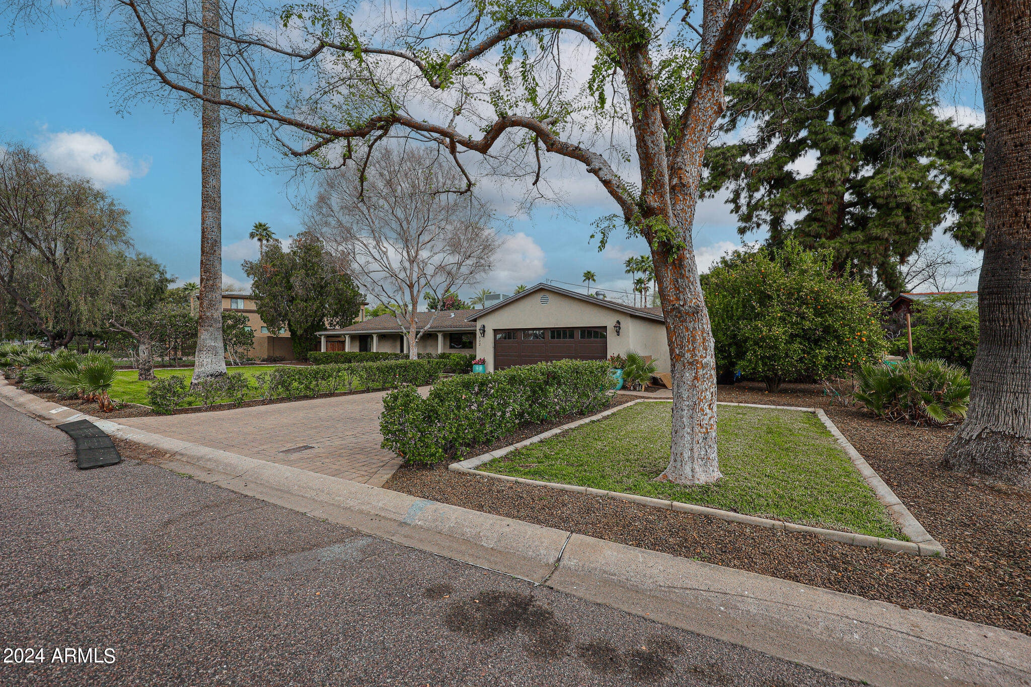 822 W Rancho Drive