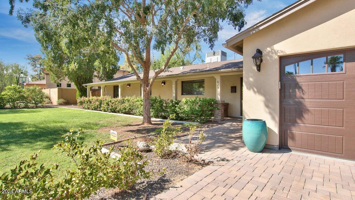 822 W Rancho Drive