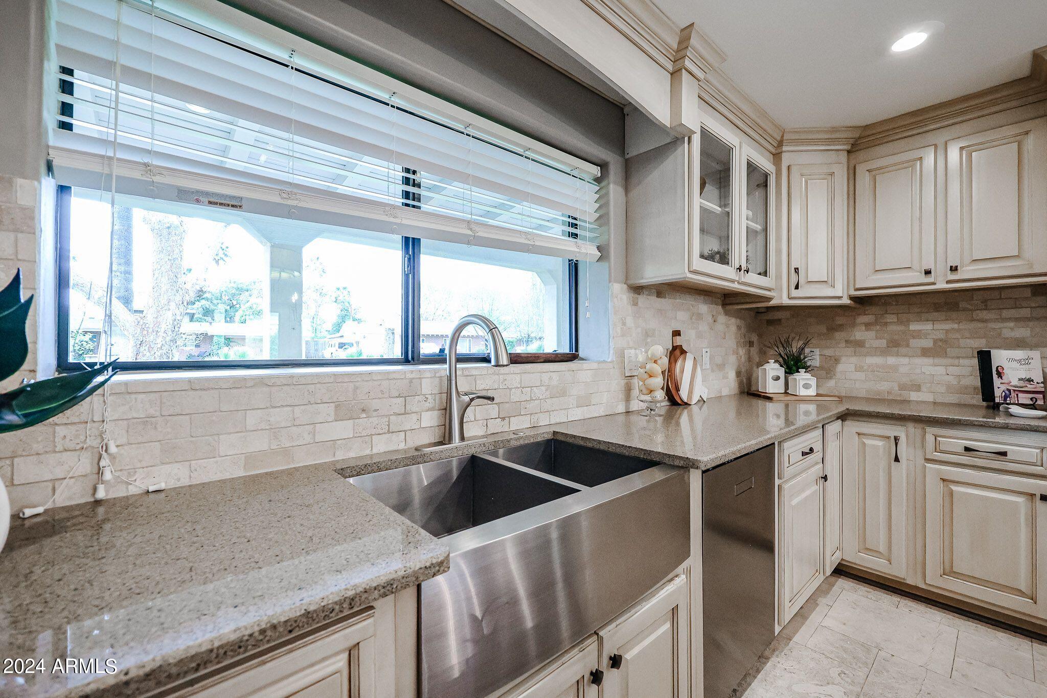 822 W Rancho Drive