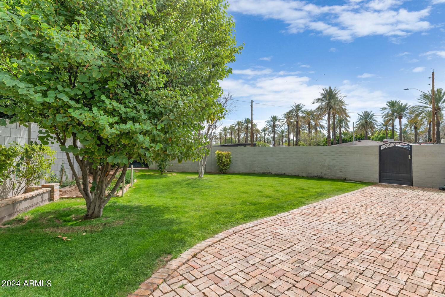 4634 E CALLE TUBERIA --