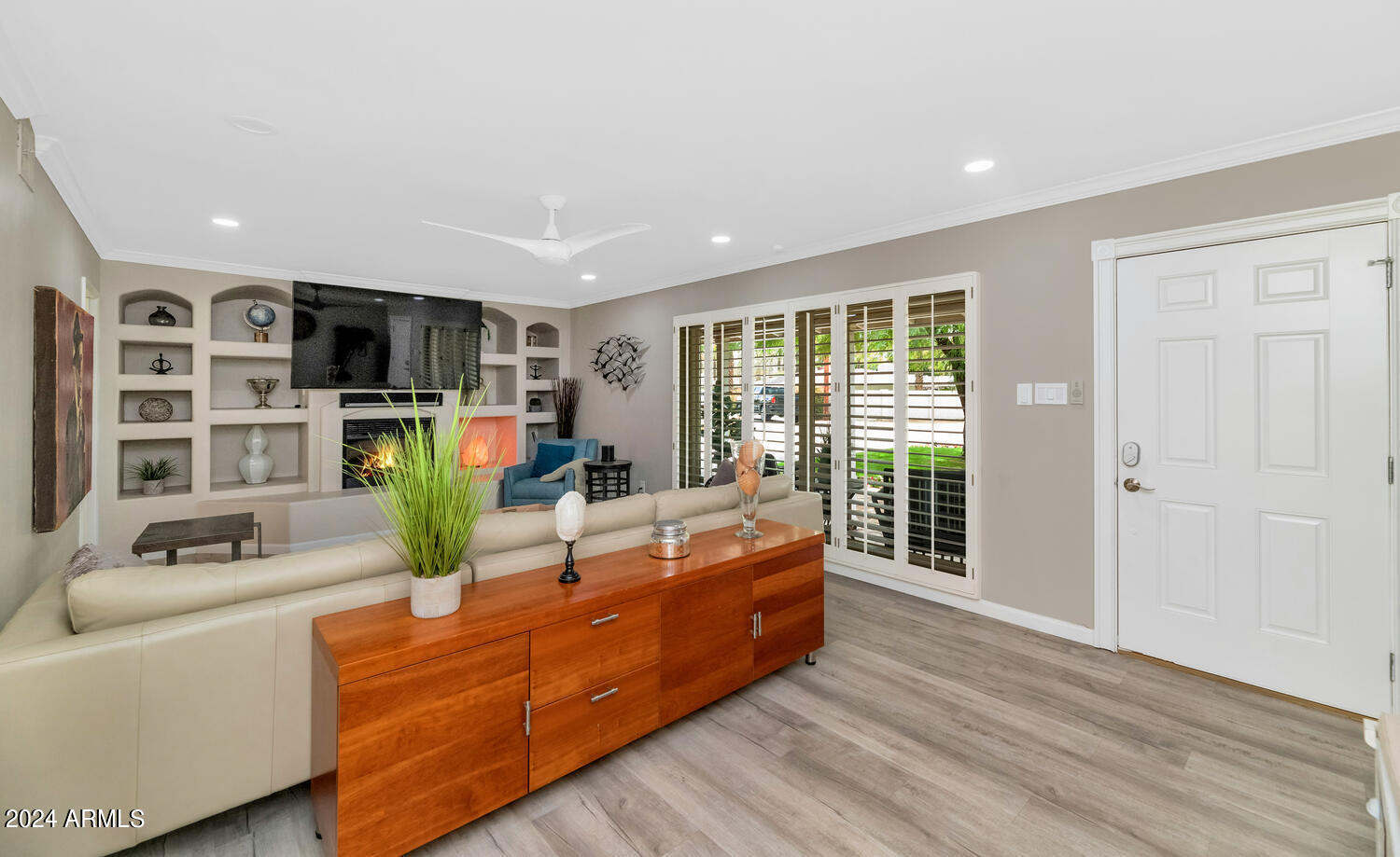 4634 E CALLE TUBERIA --