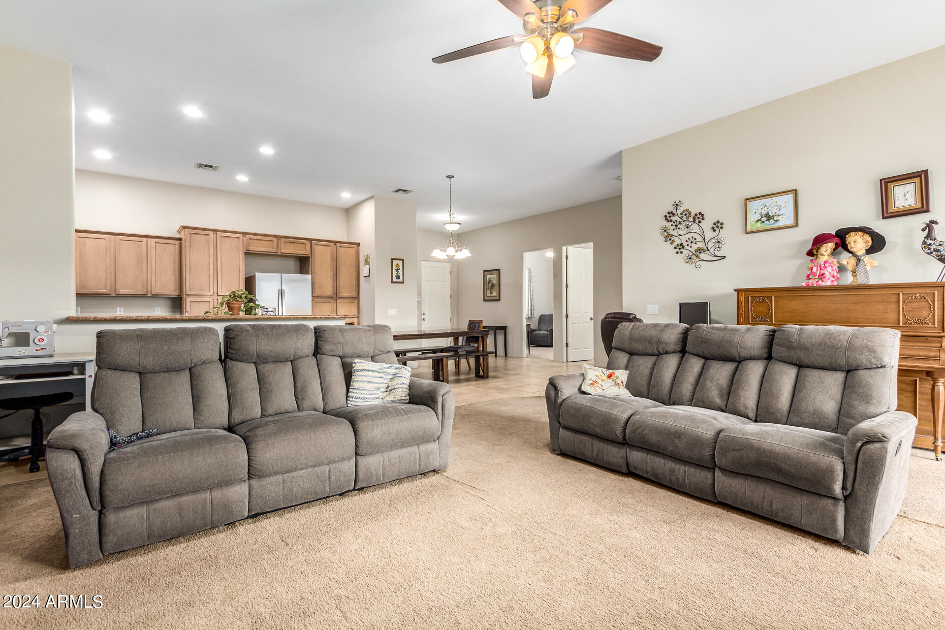 3956 W SALTER Drive
