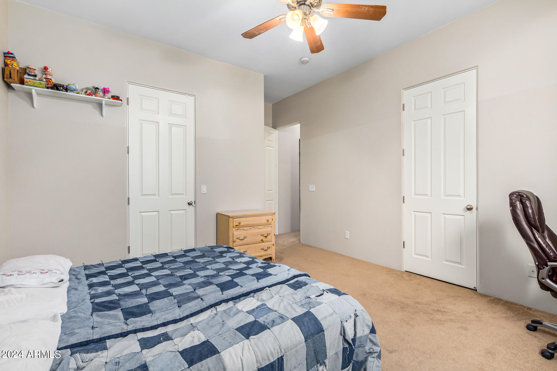 3956 W SALTER Drive