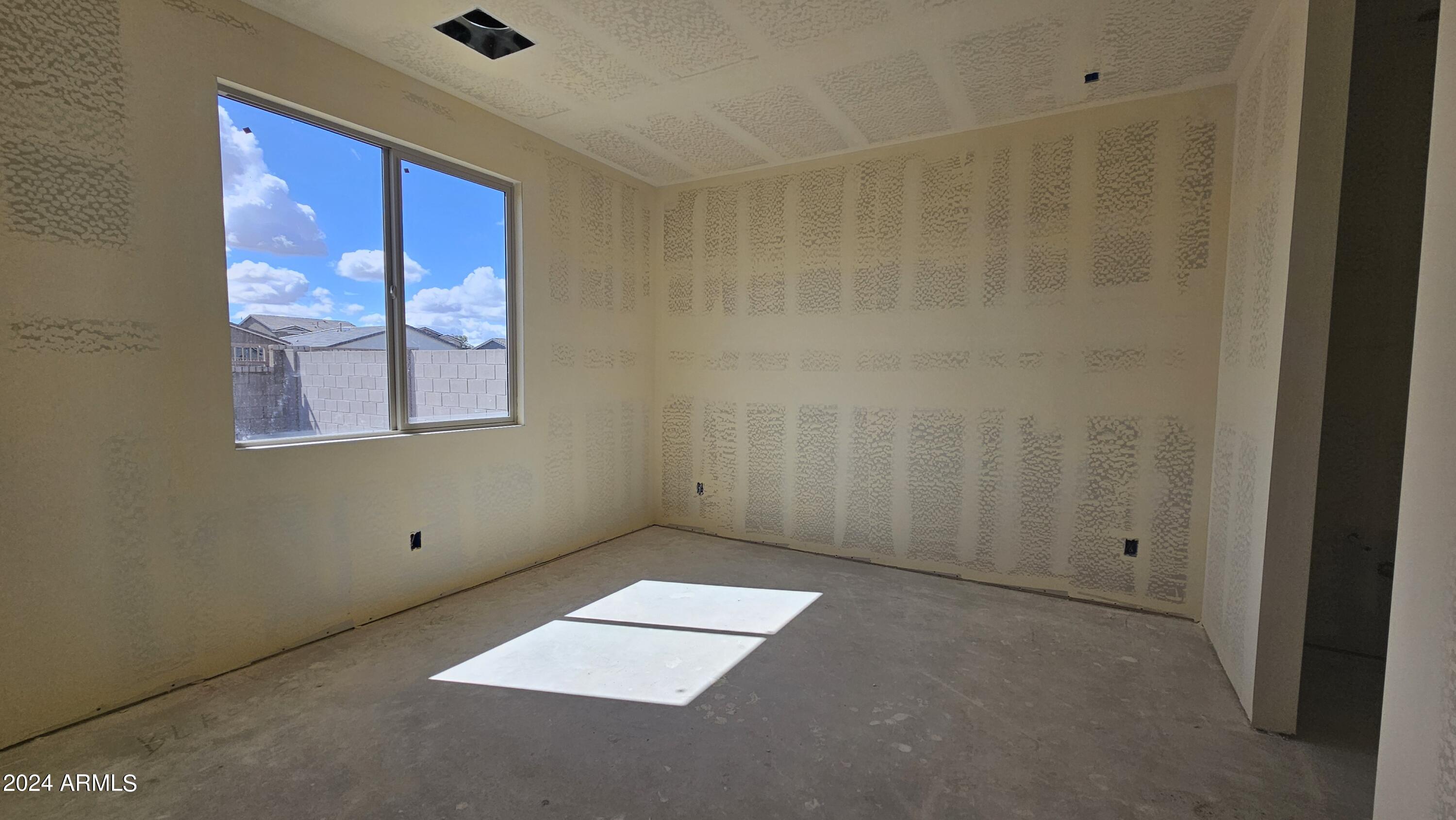 1947 E LARIAT Avenue