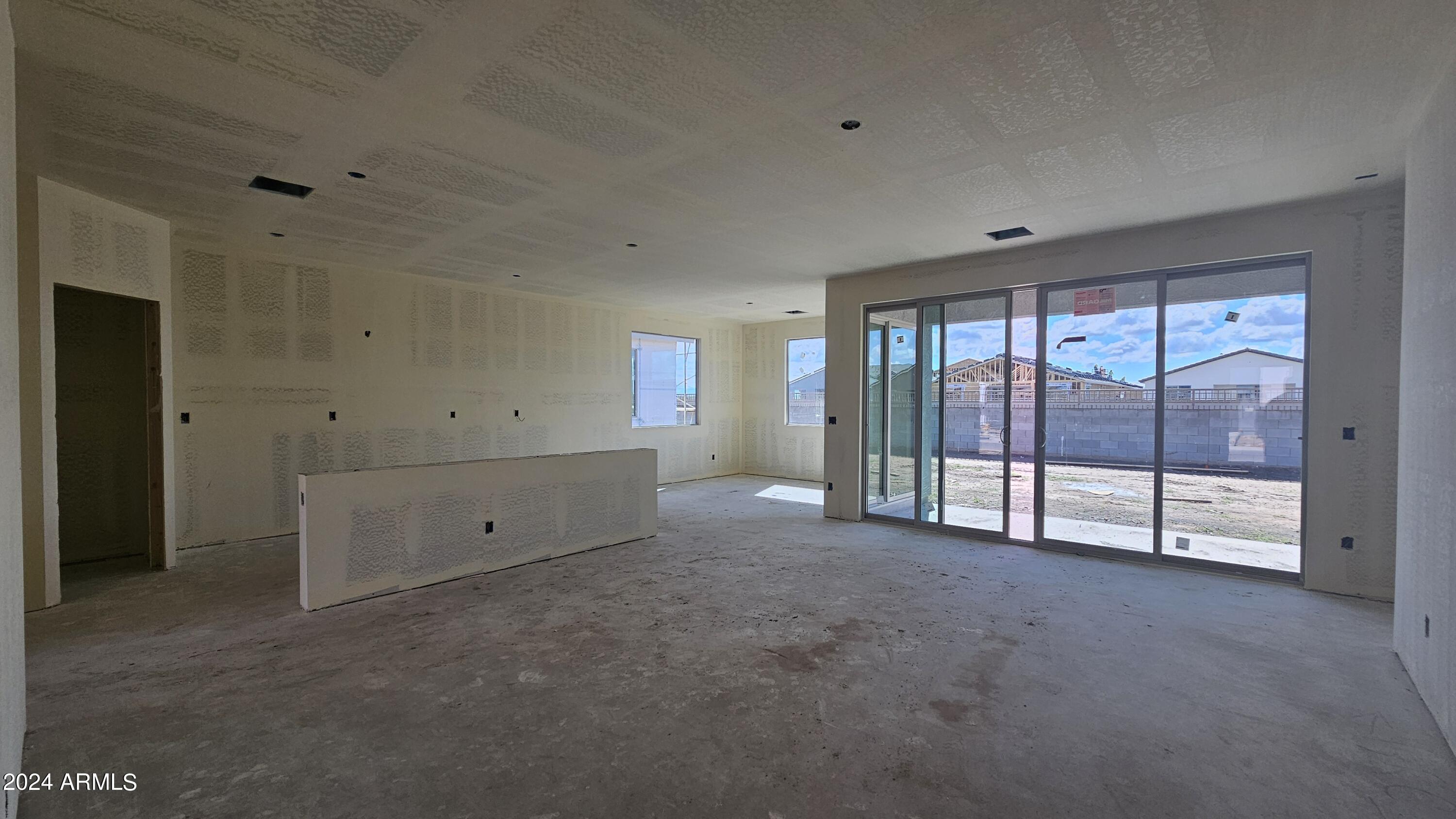 1947 E LARIAT Avenue