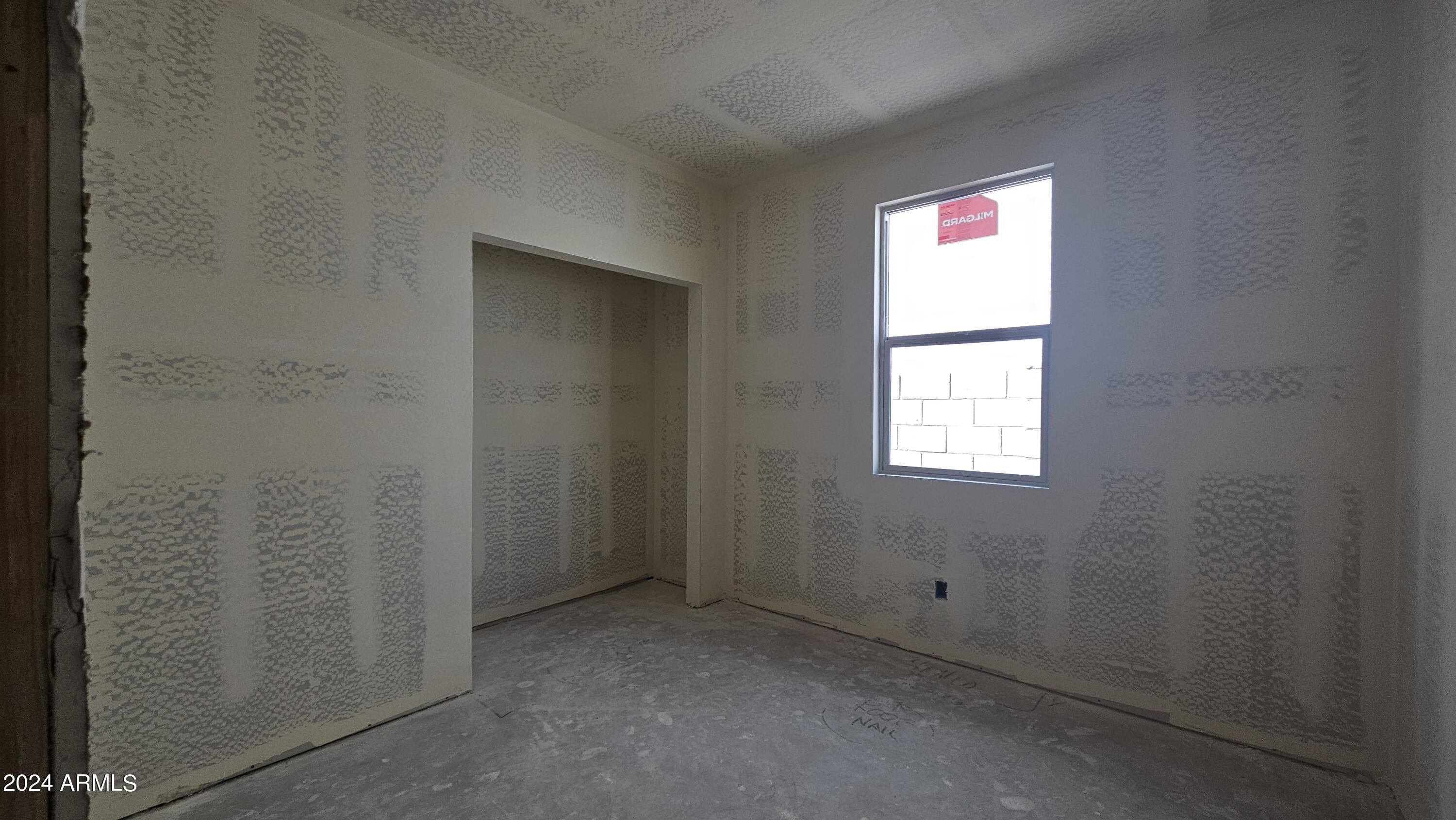 1947 E LARIAT Avenue