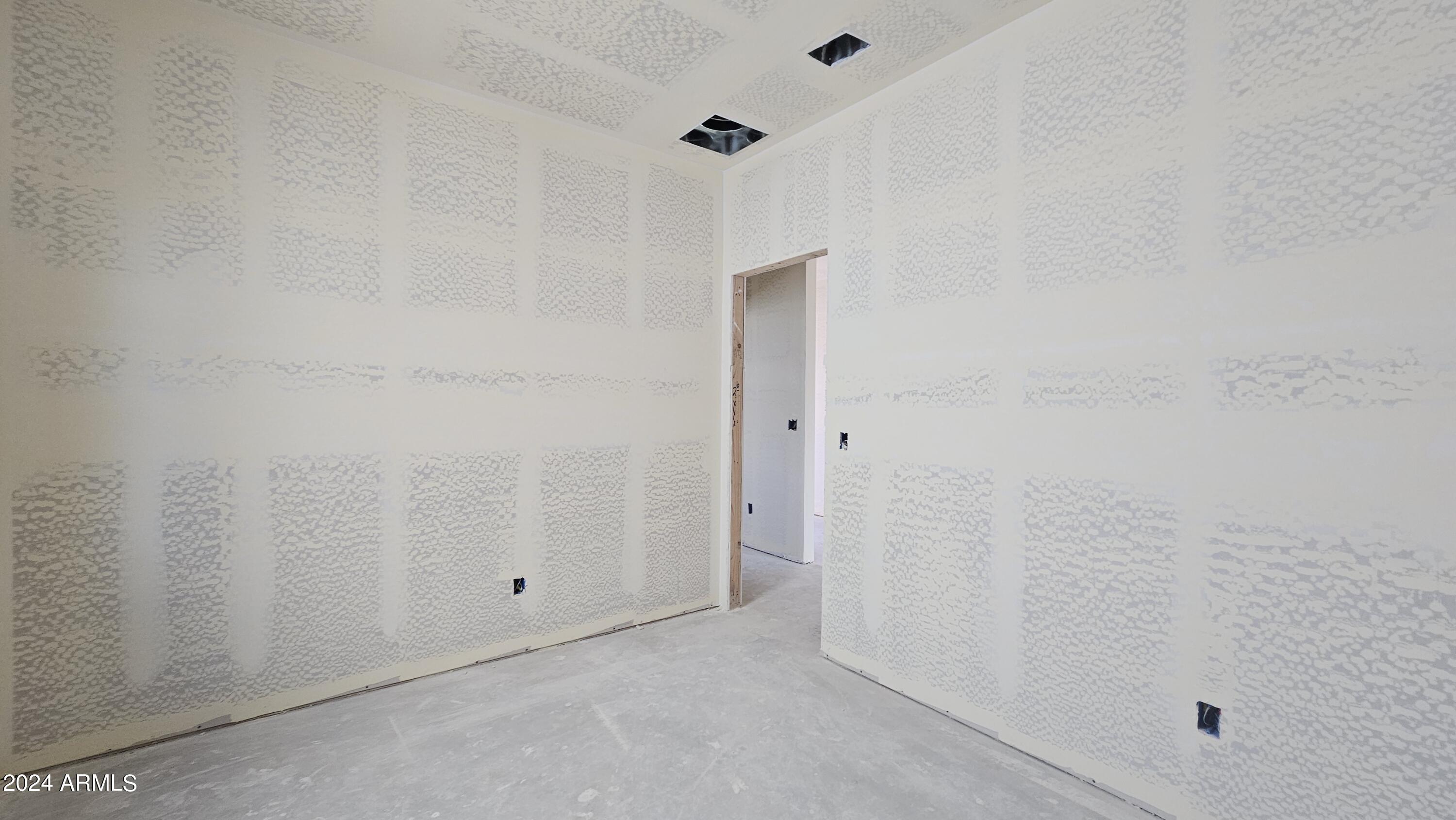 1947 E LARIAT Avenue