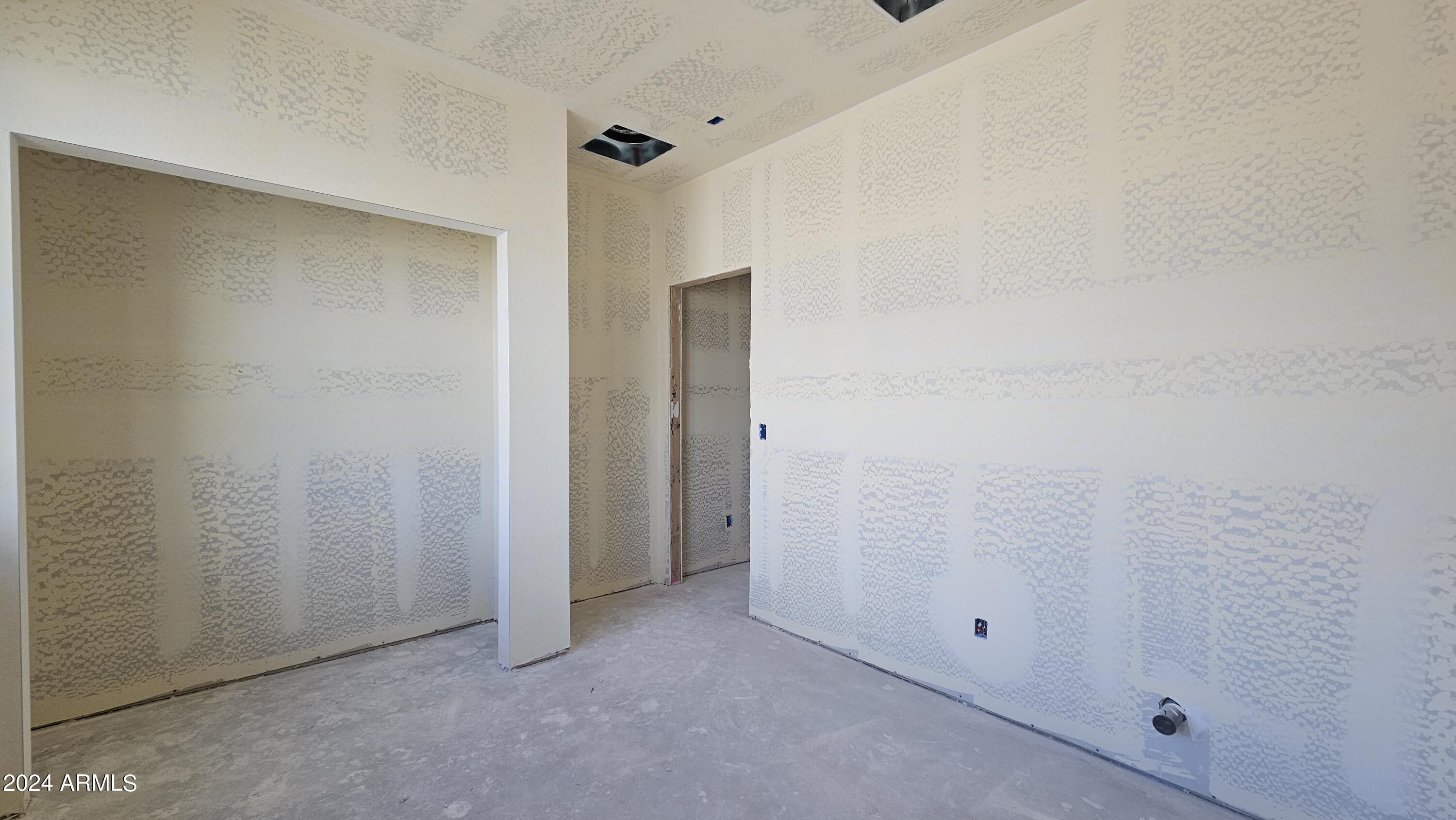 1947 E LARIAT Avenue