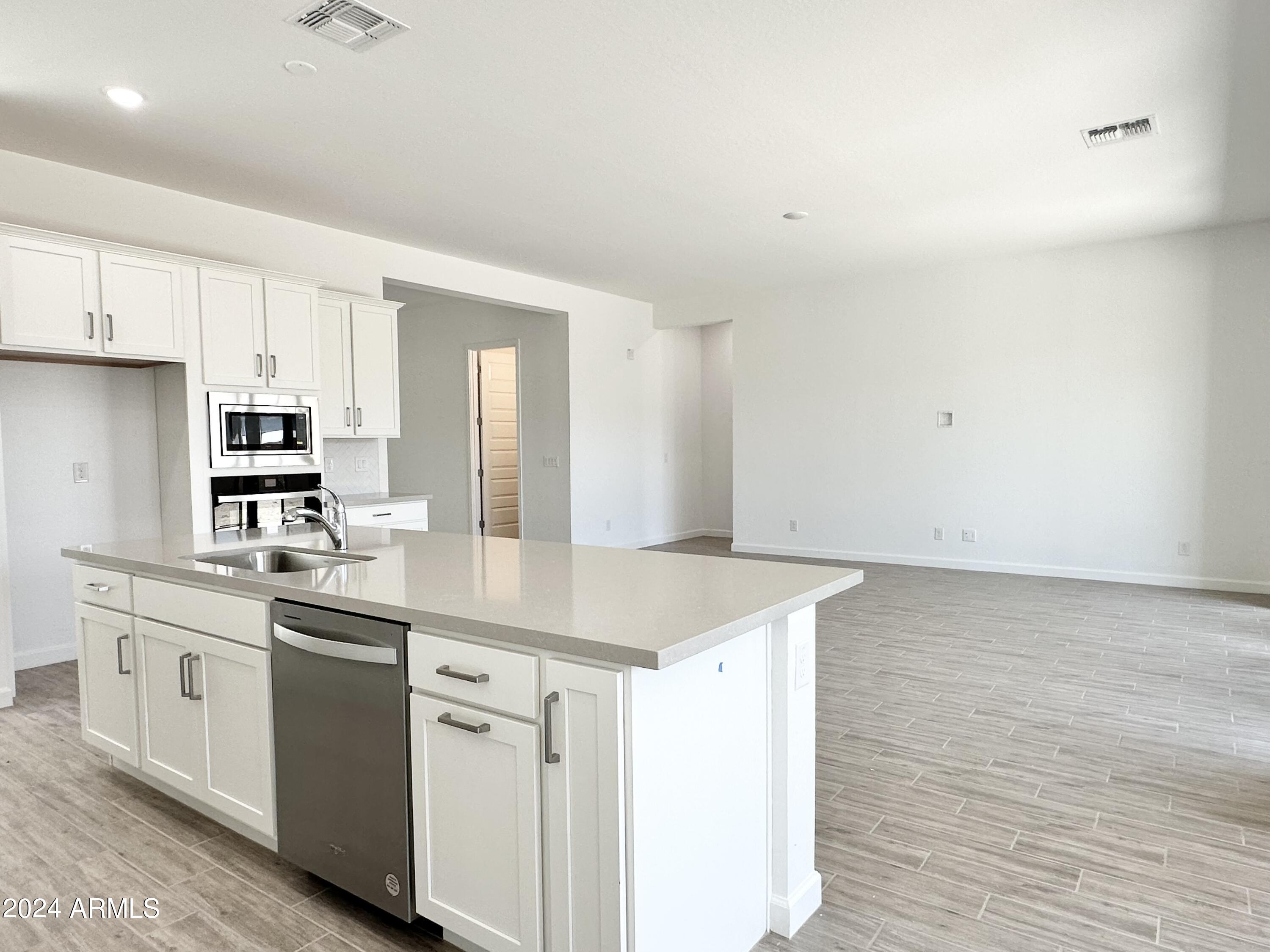 22657 E ROUNDUP Way