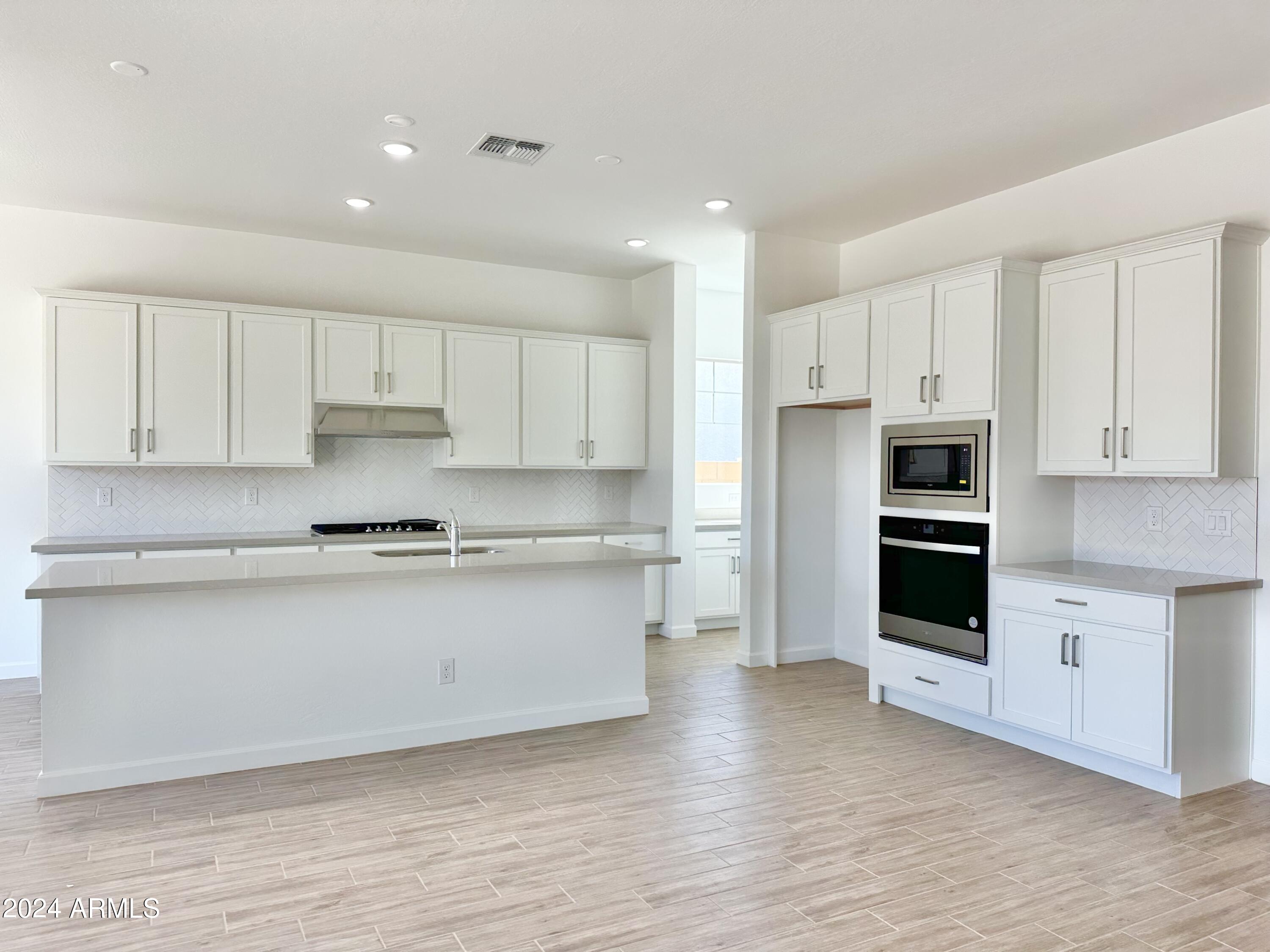 22657 E ROUNDUP Way