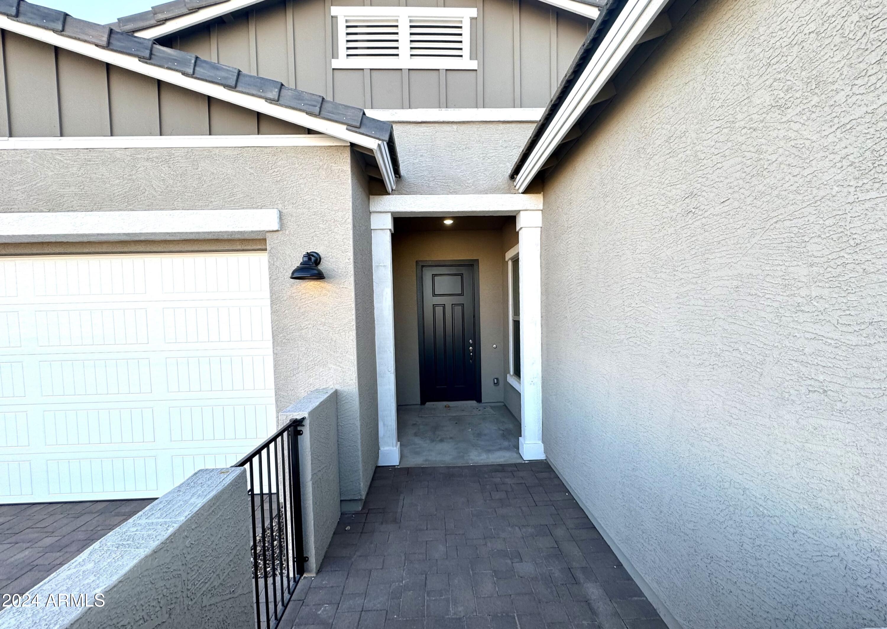 22657 E ROUNDUP Way