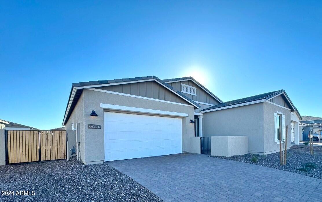 22657 E ROUNDUP Way