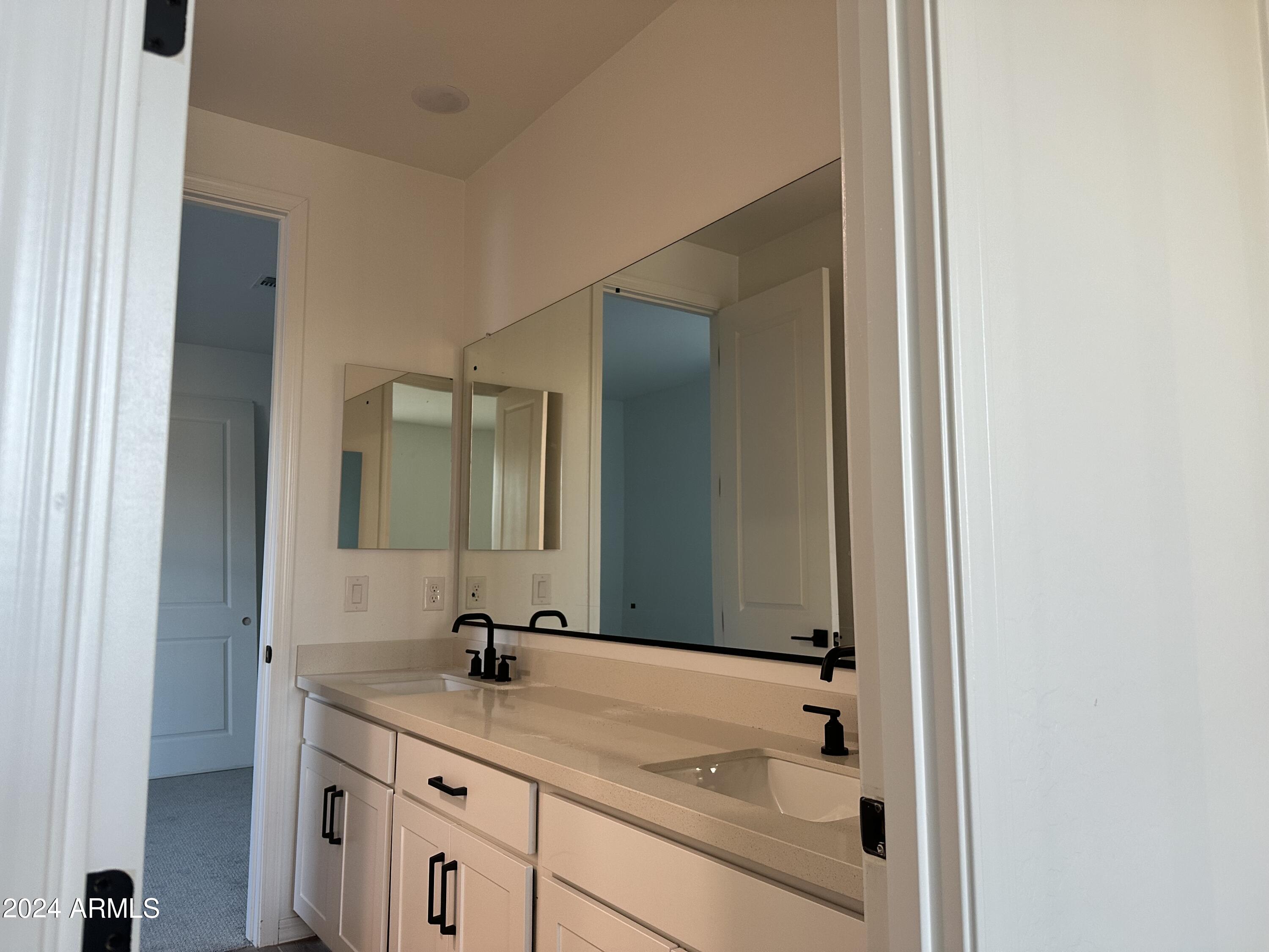 5523 W THURMAN Drive