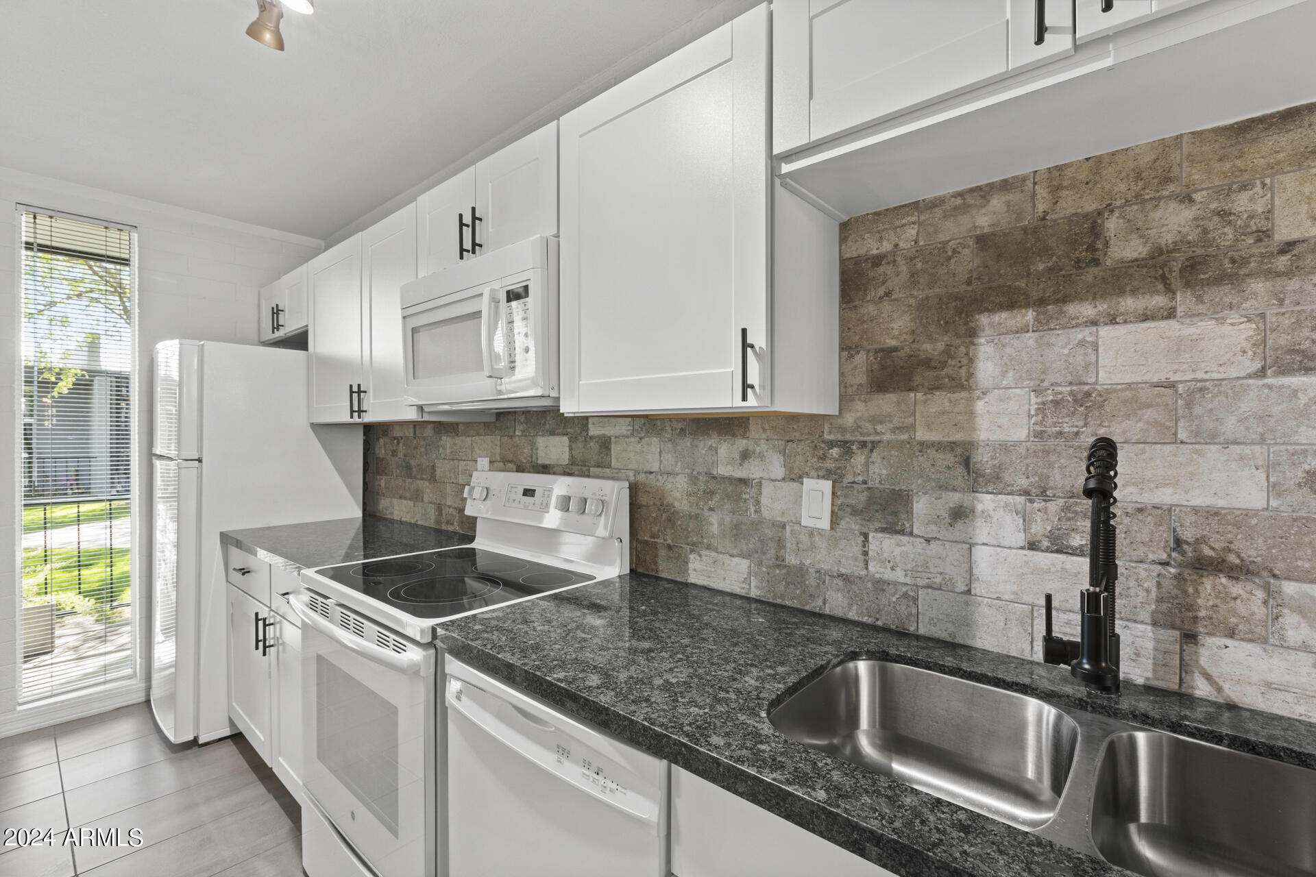3660 E MONTECITO Avenue # 16