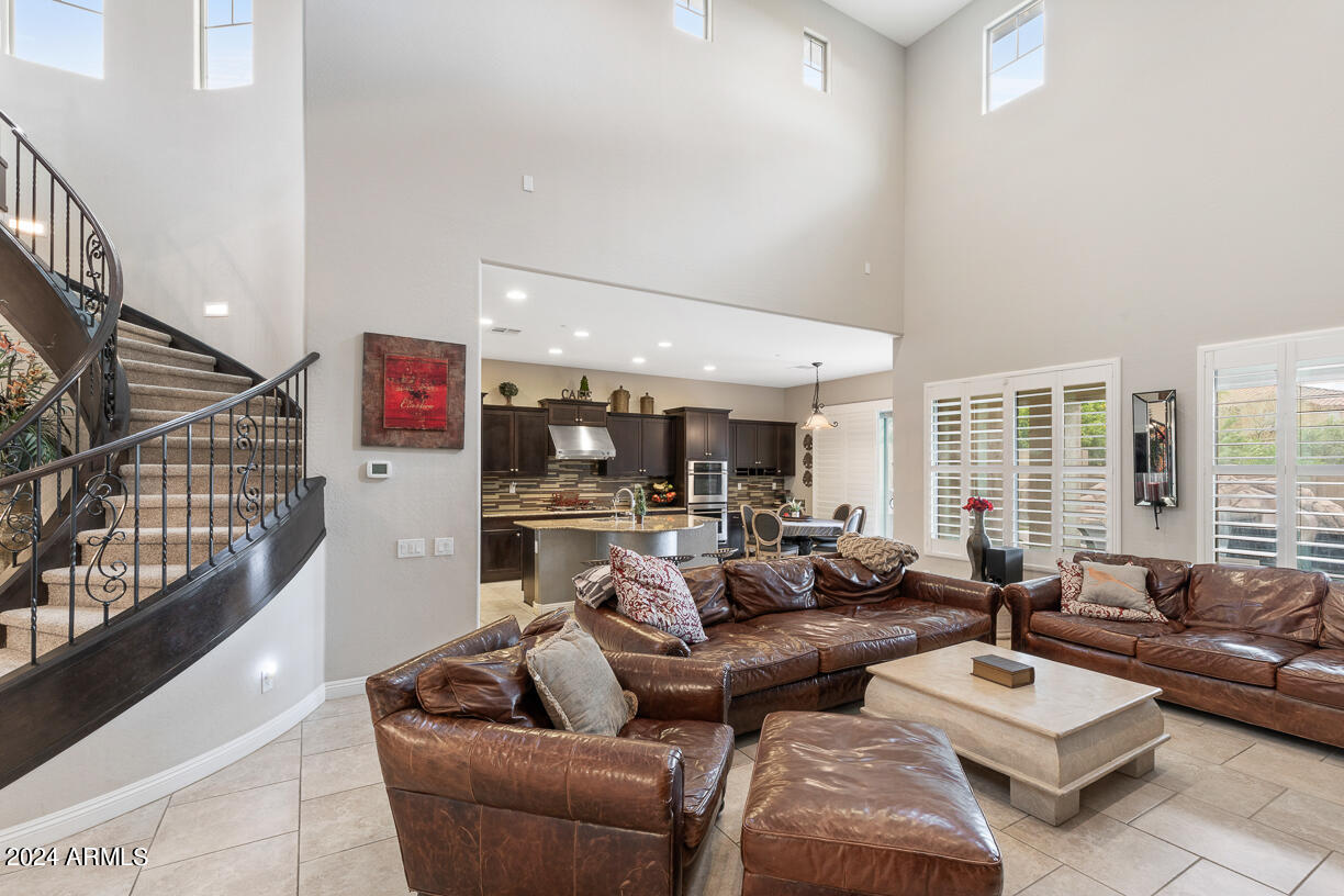 3705 E CAT BALUE Drive