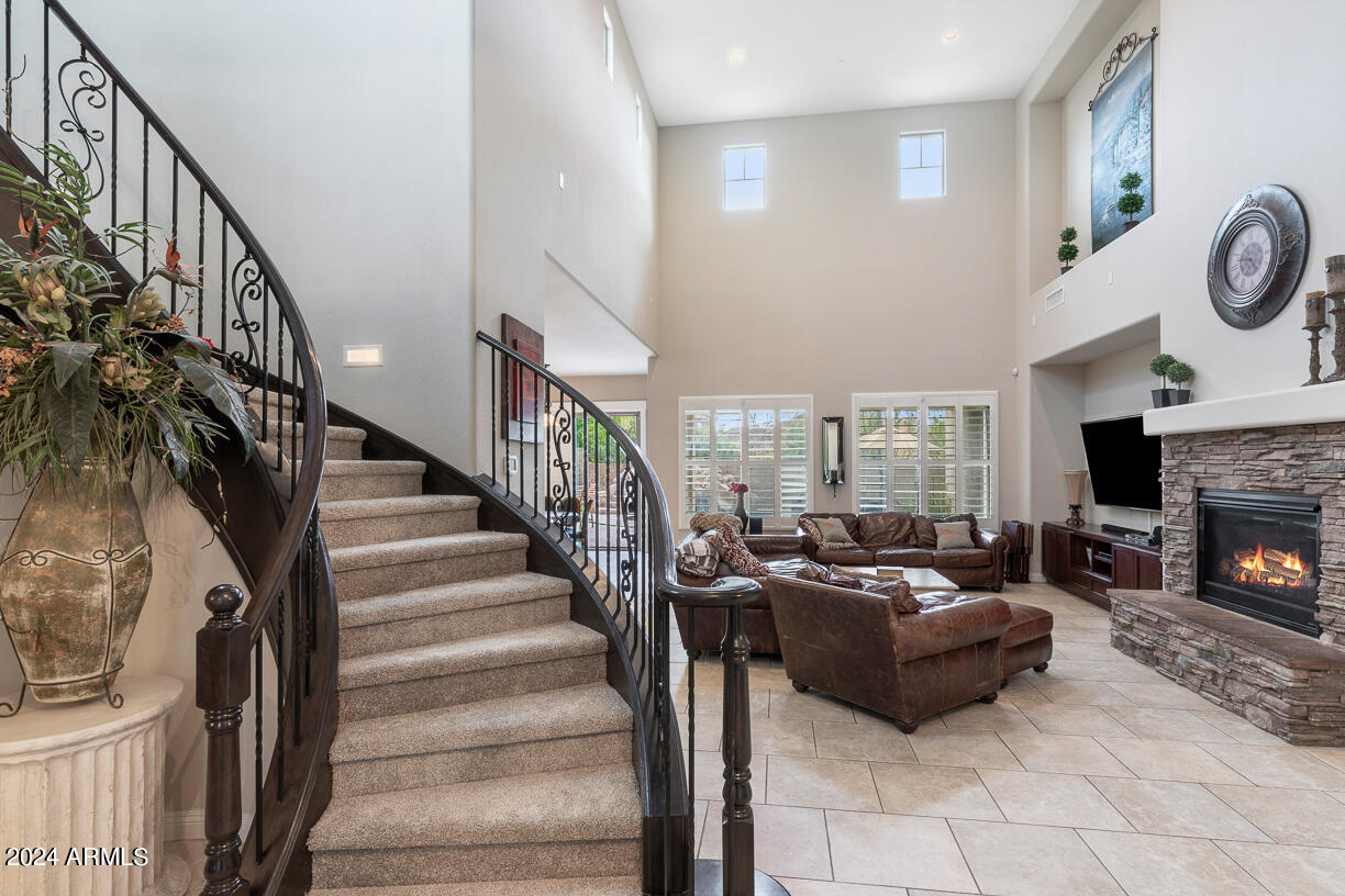 3705 E CAT BALUE Drive