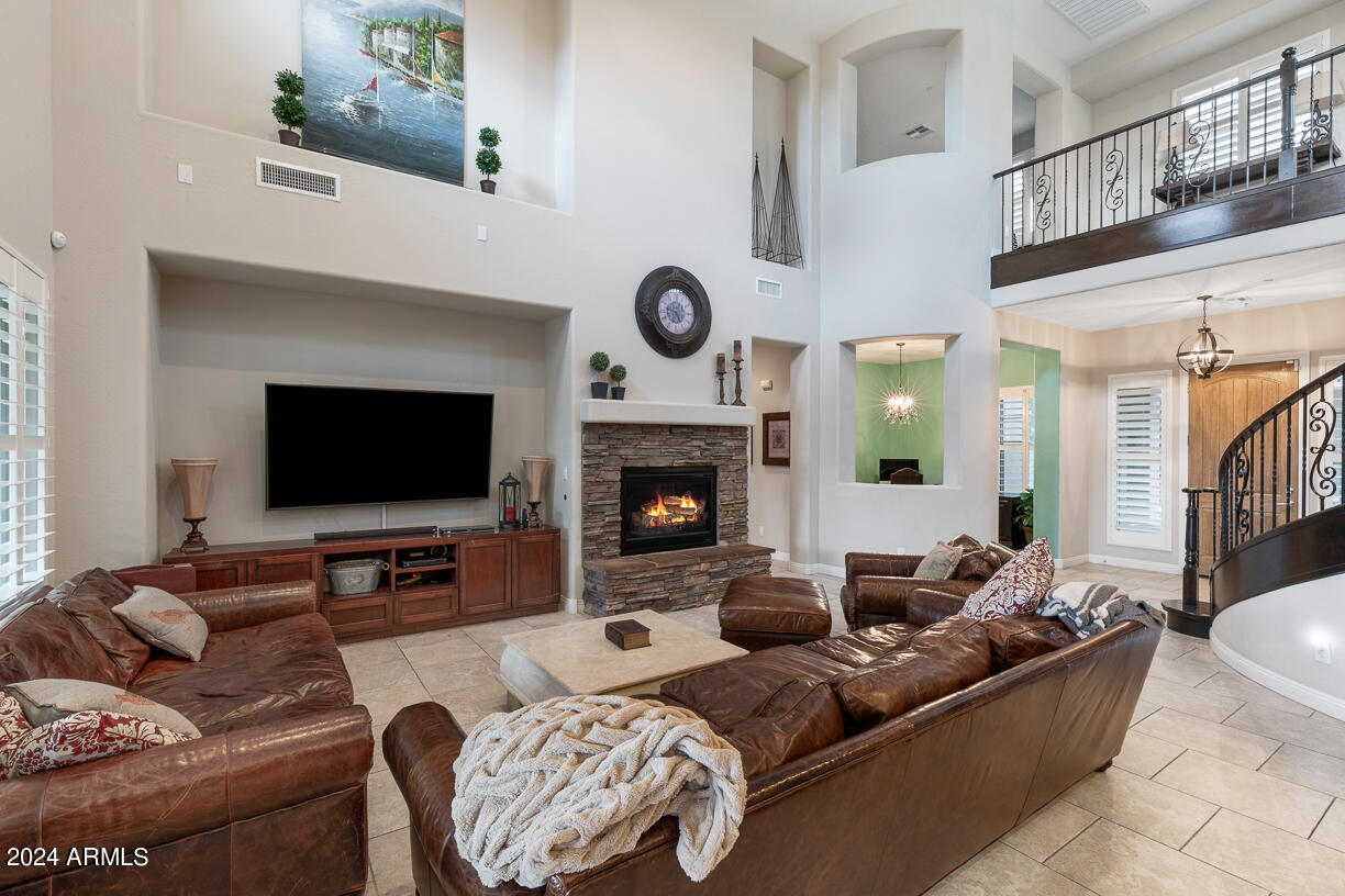 3705 E CAT BALUE Drive