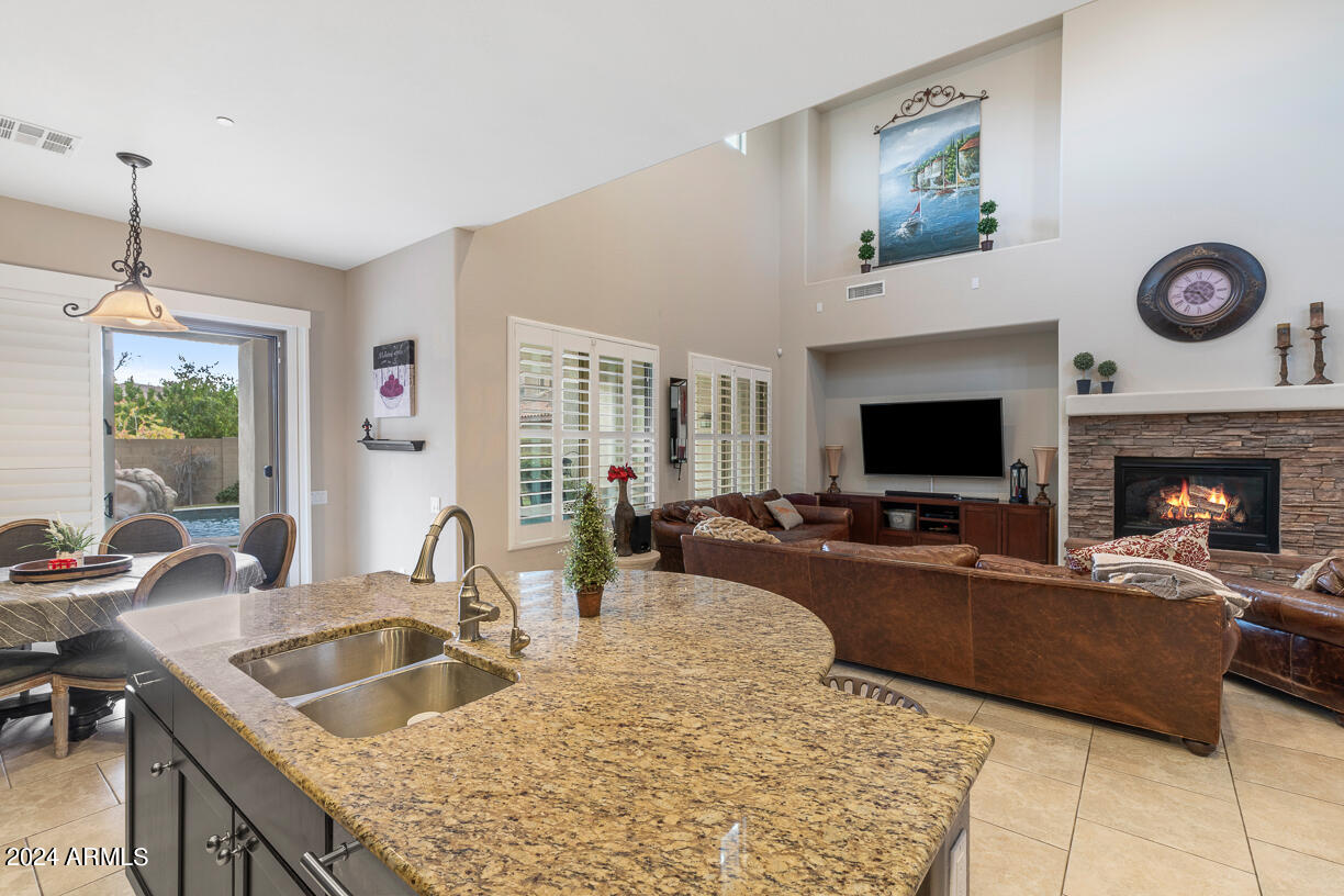 3705 E CAT BALUE Drive