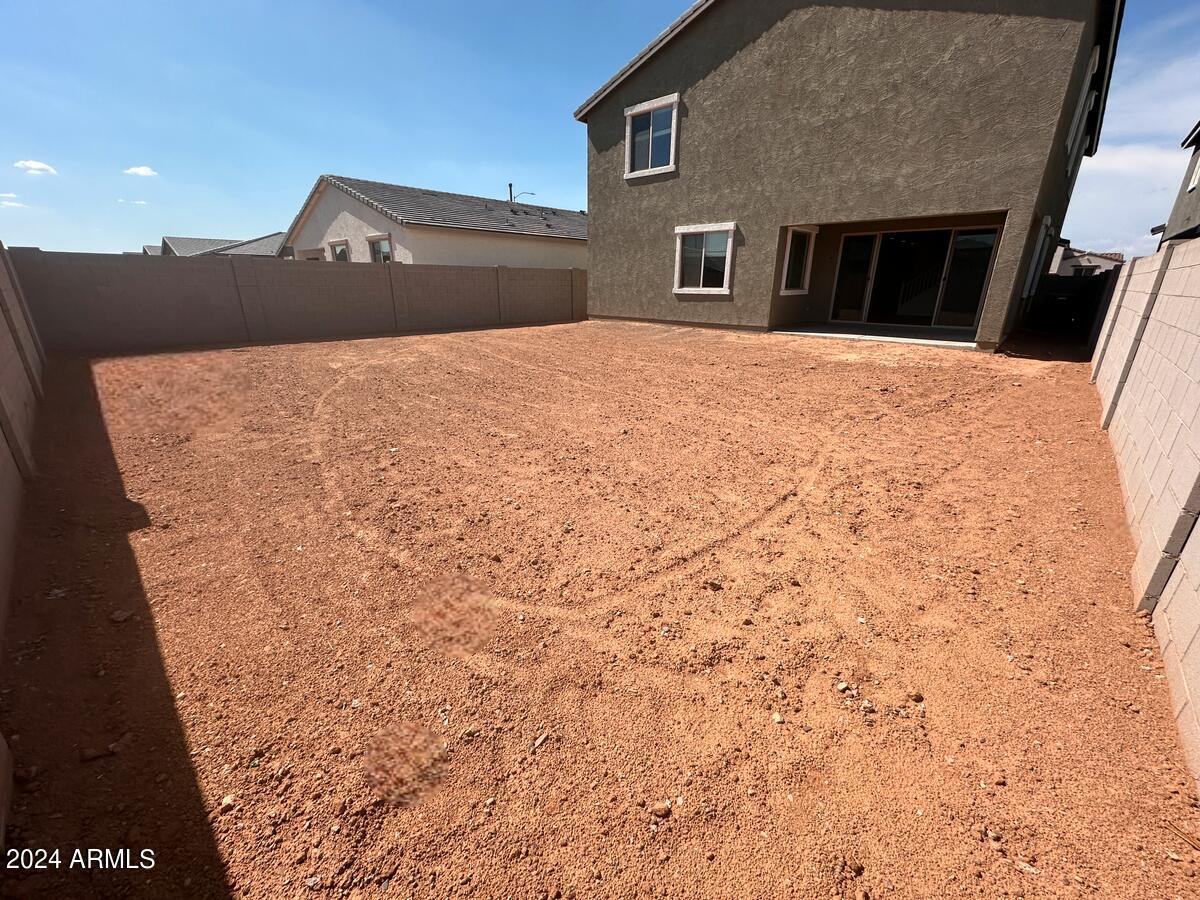 11337 E ULYSSES Avenue