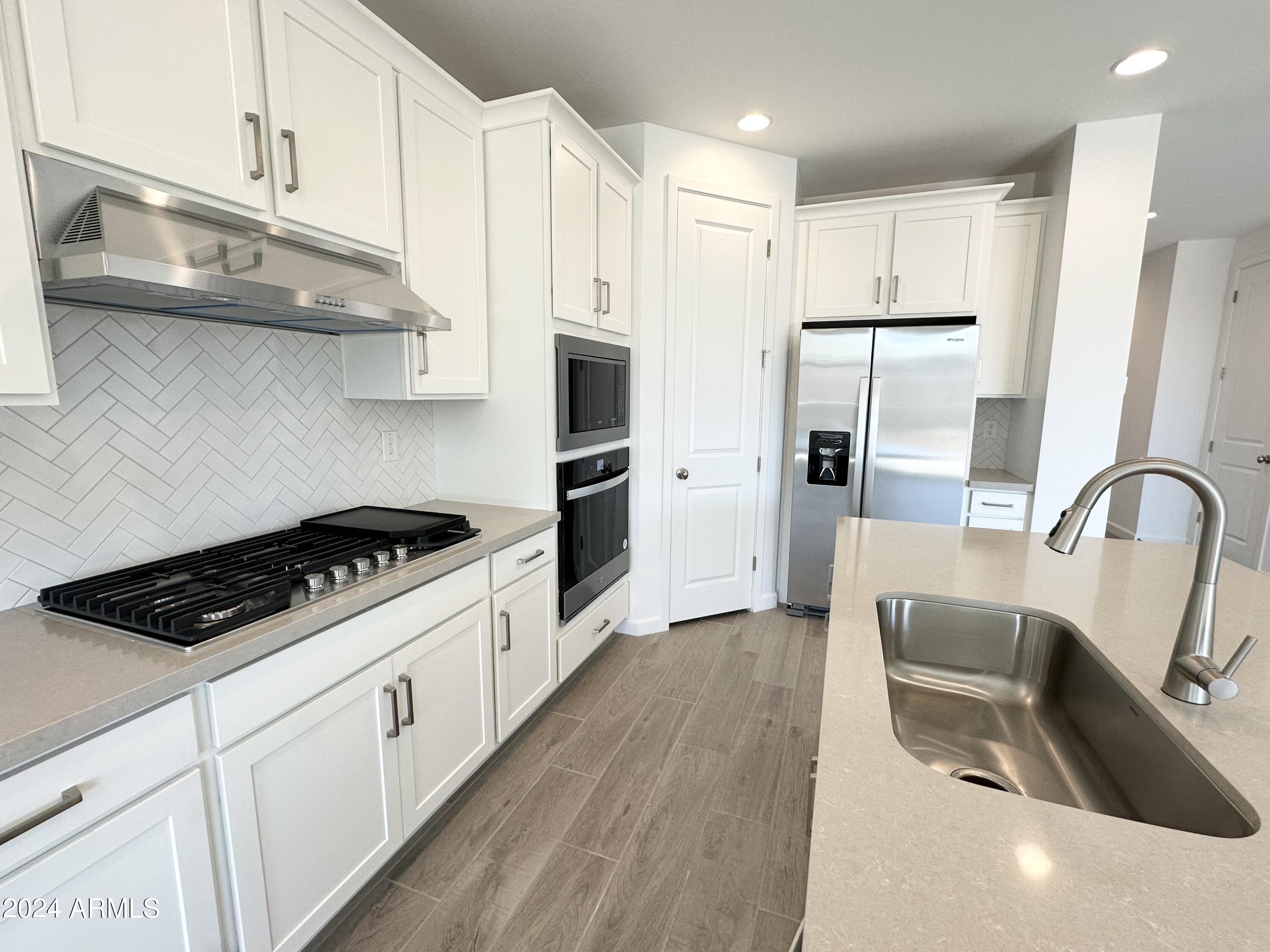 11337 E ULYSSES Avenue