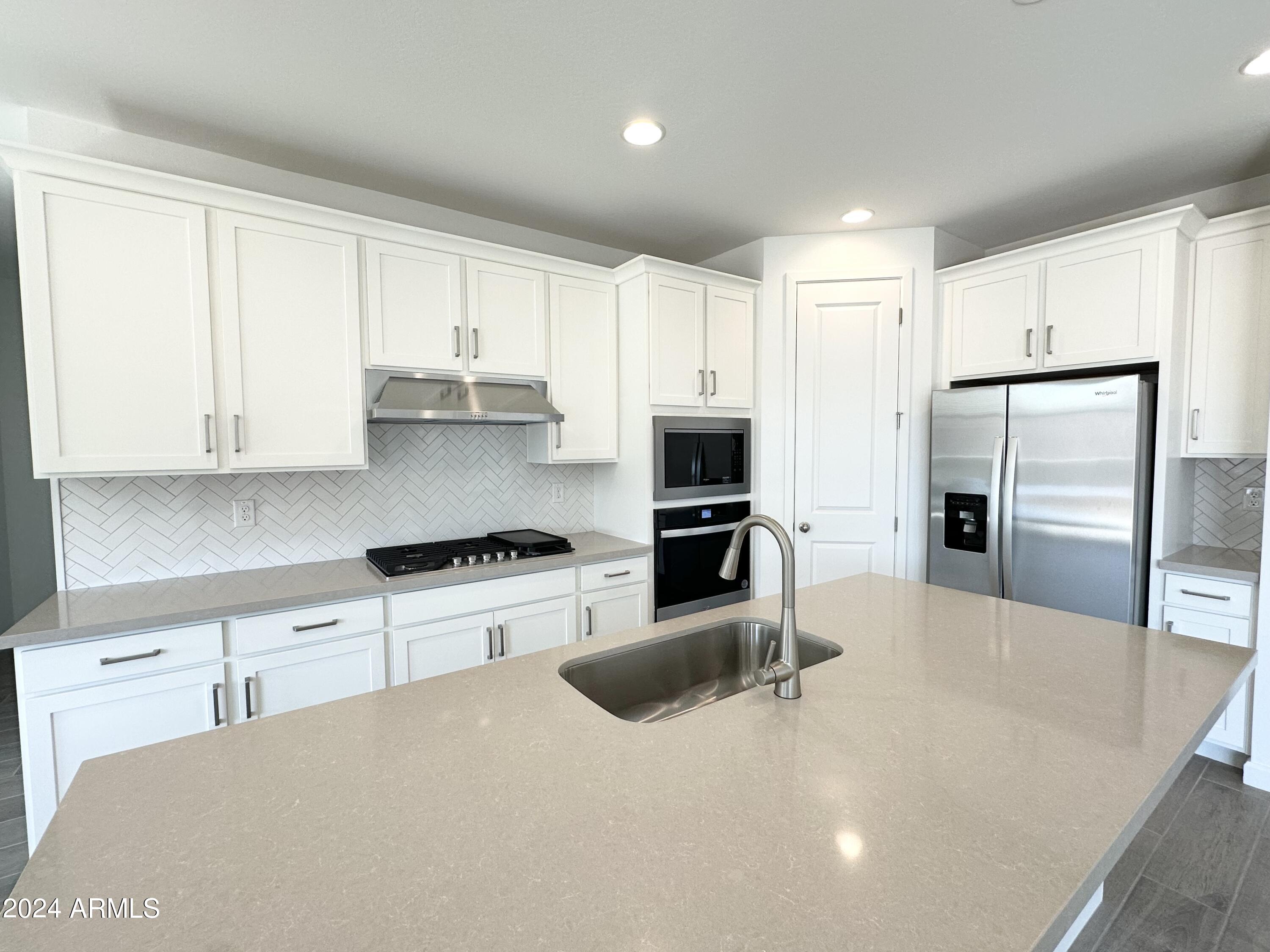 11337 E ULYSSES Avenue