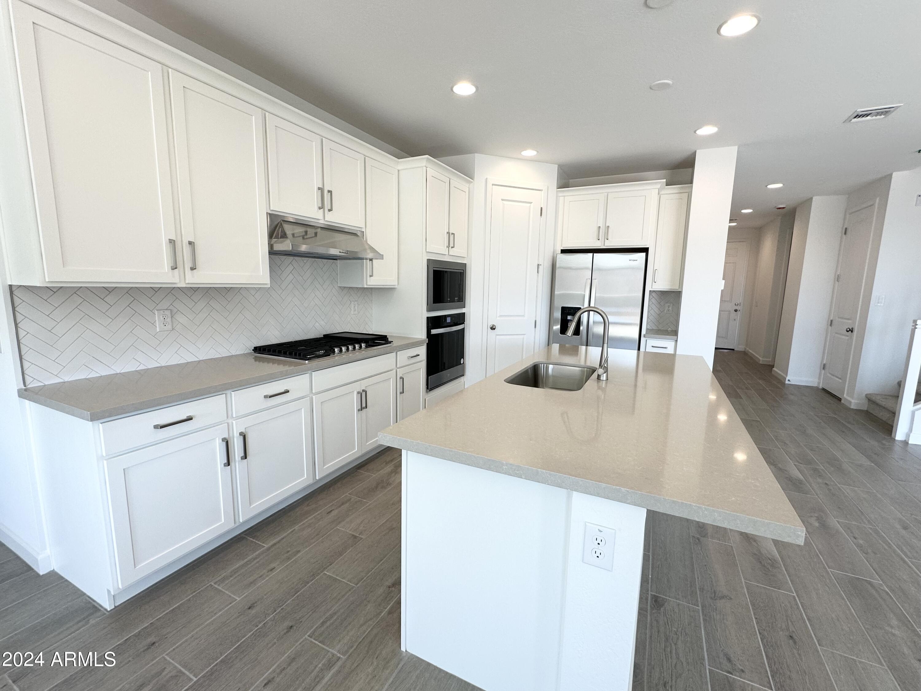 11337 E ULYSSES Avenue