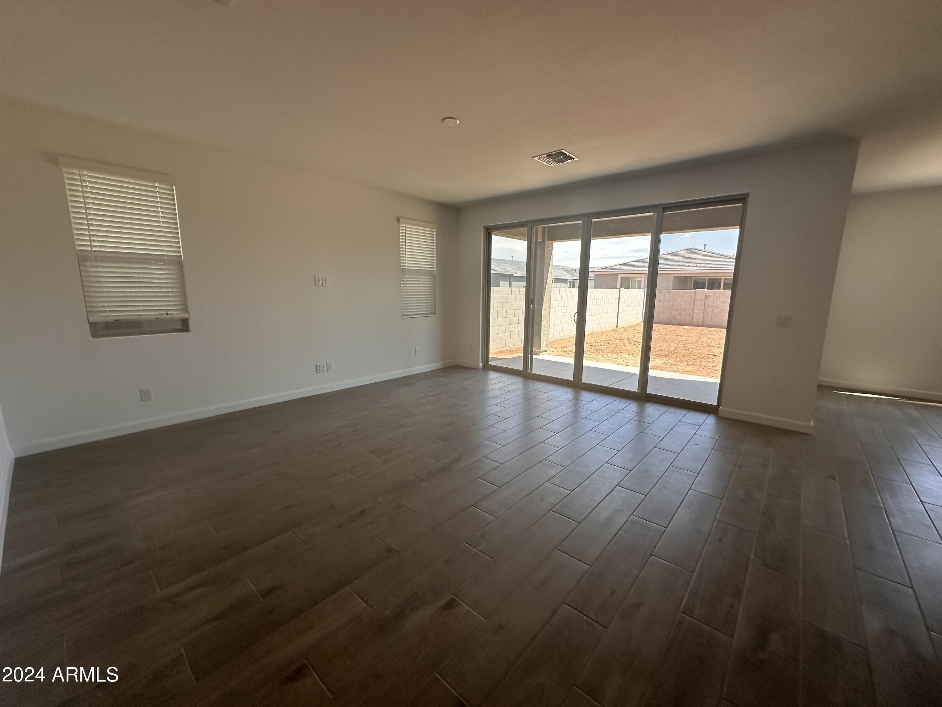 11337 E ULYSSES Avenue