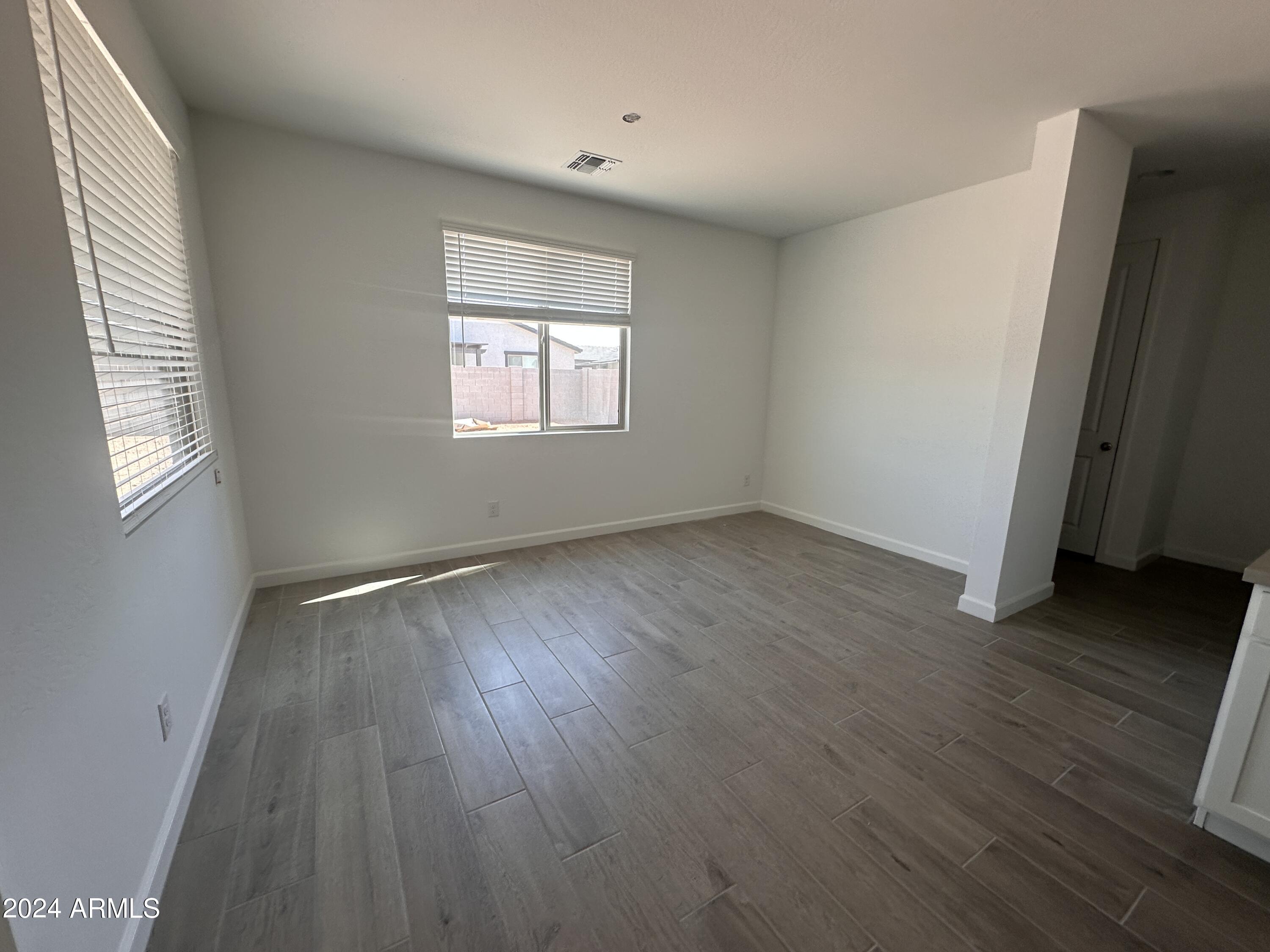 11337 E ULYSSES Avenue