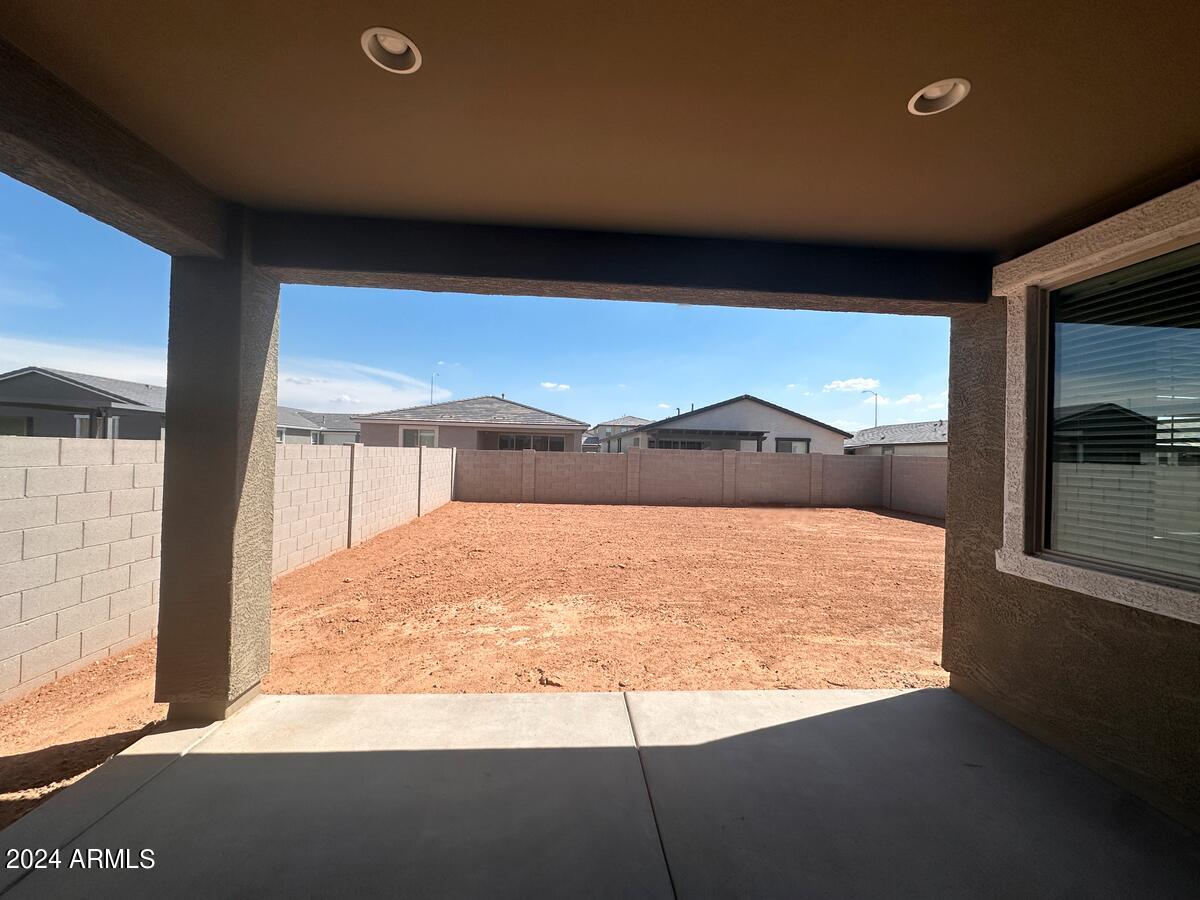 11337 E ULYSSES Avenue