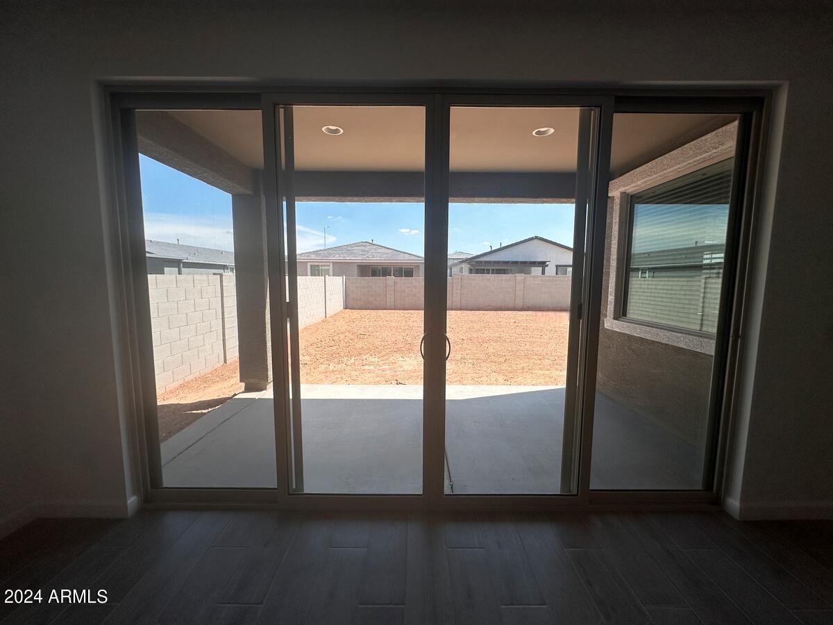 11337 E ULYSSES Avenue