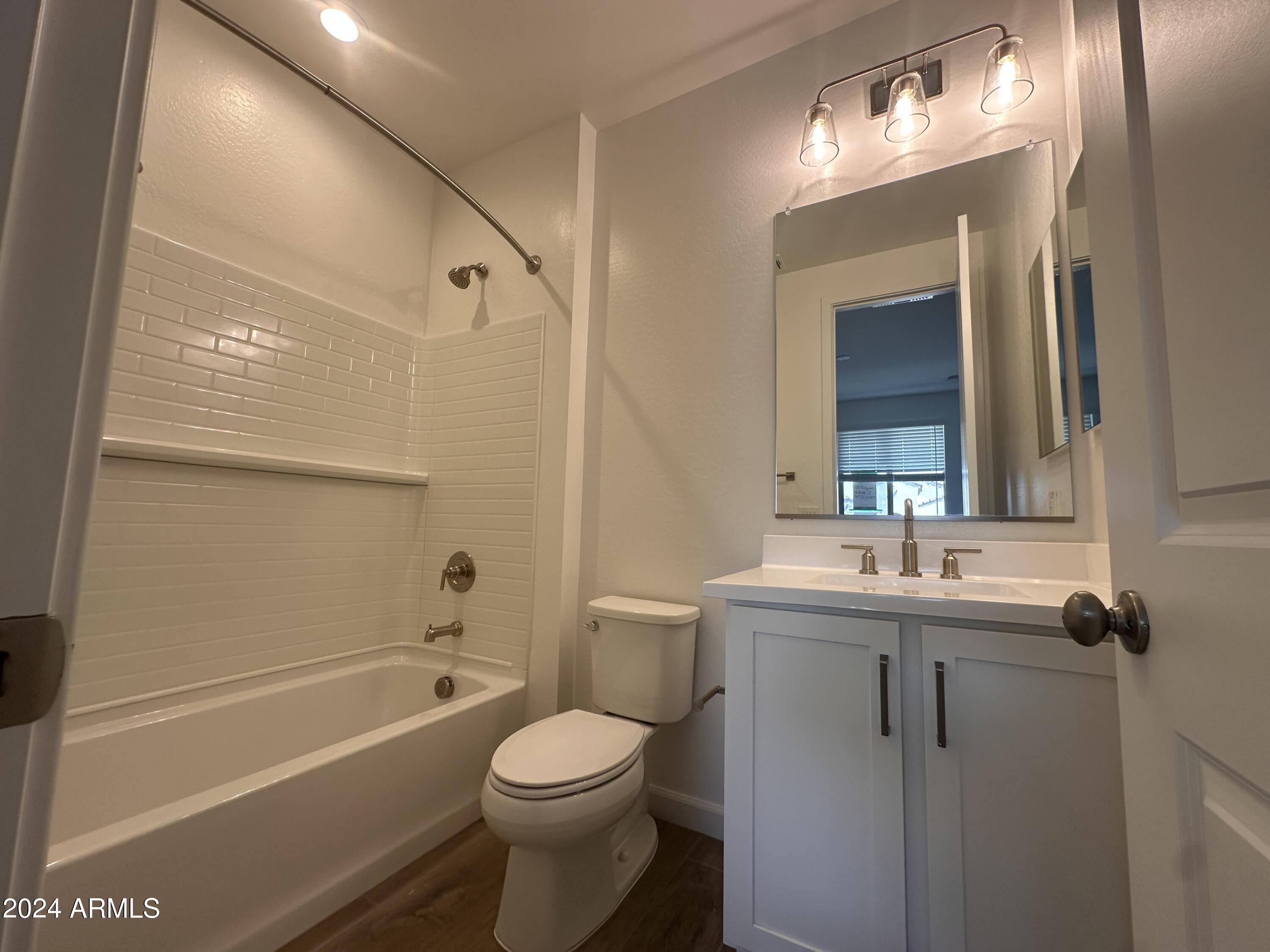 11337 E ULYSSES Avenue