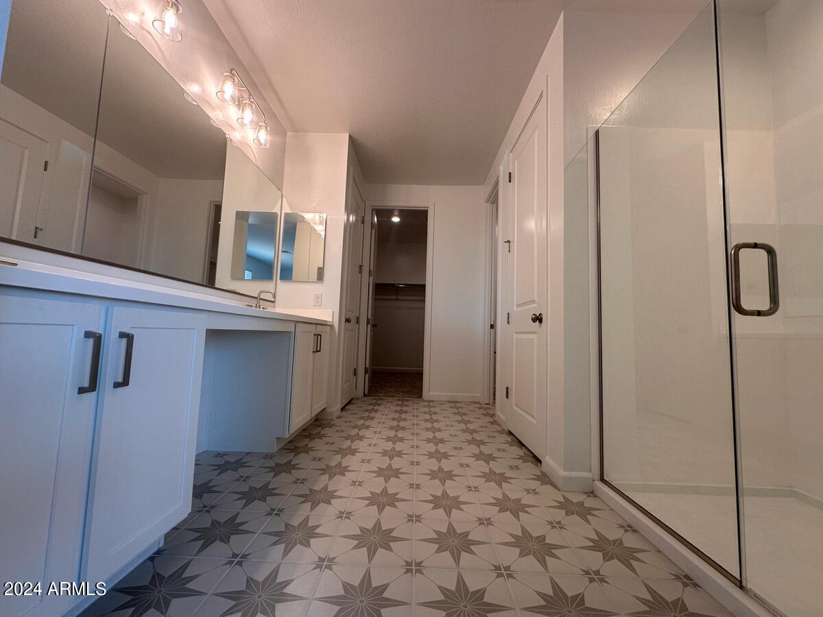 11337 E ULYSSES Avenue