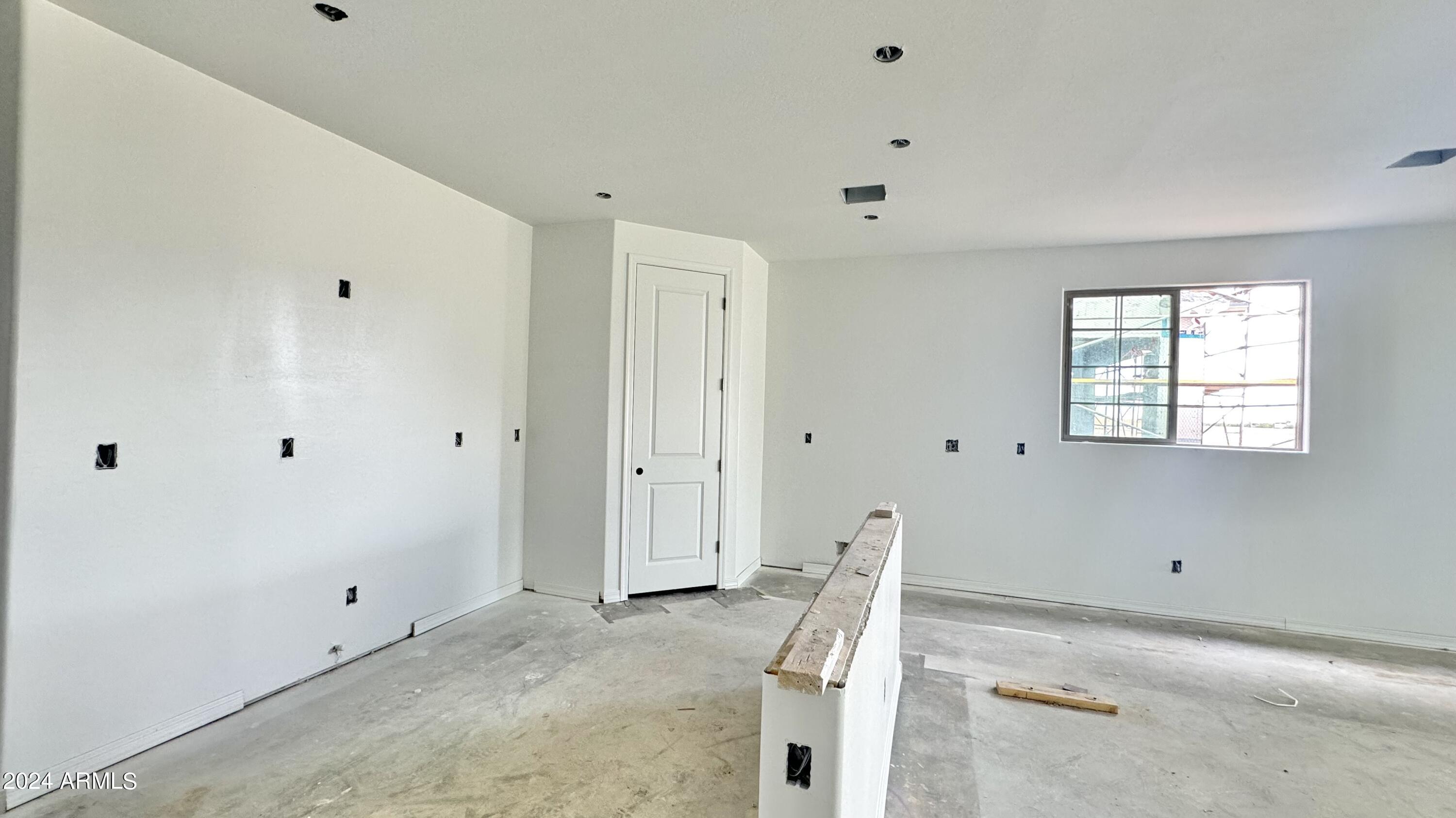 22912 E ROUNDUP Way