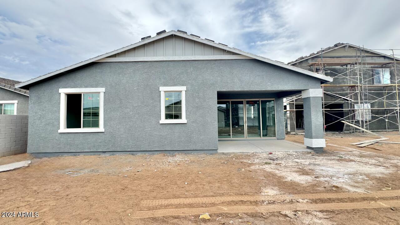 22912 E ROUNDUP Way
