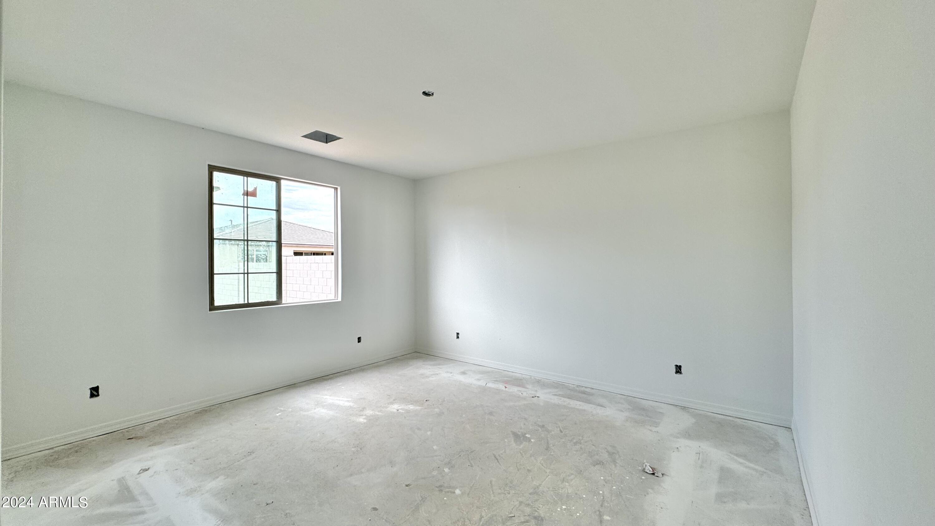 22912 E ROUNDUP Way