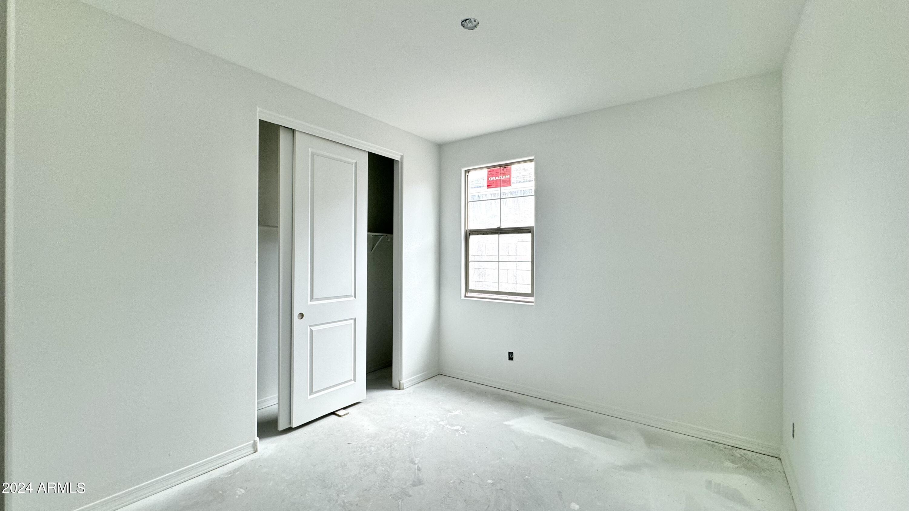 22912 E ROUNDUP Way