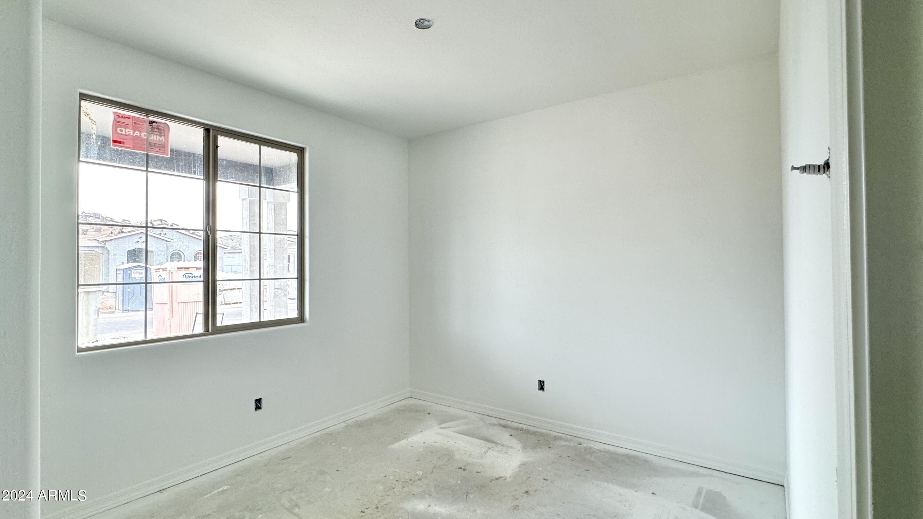 22912 E ROUNDUP Way