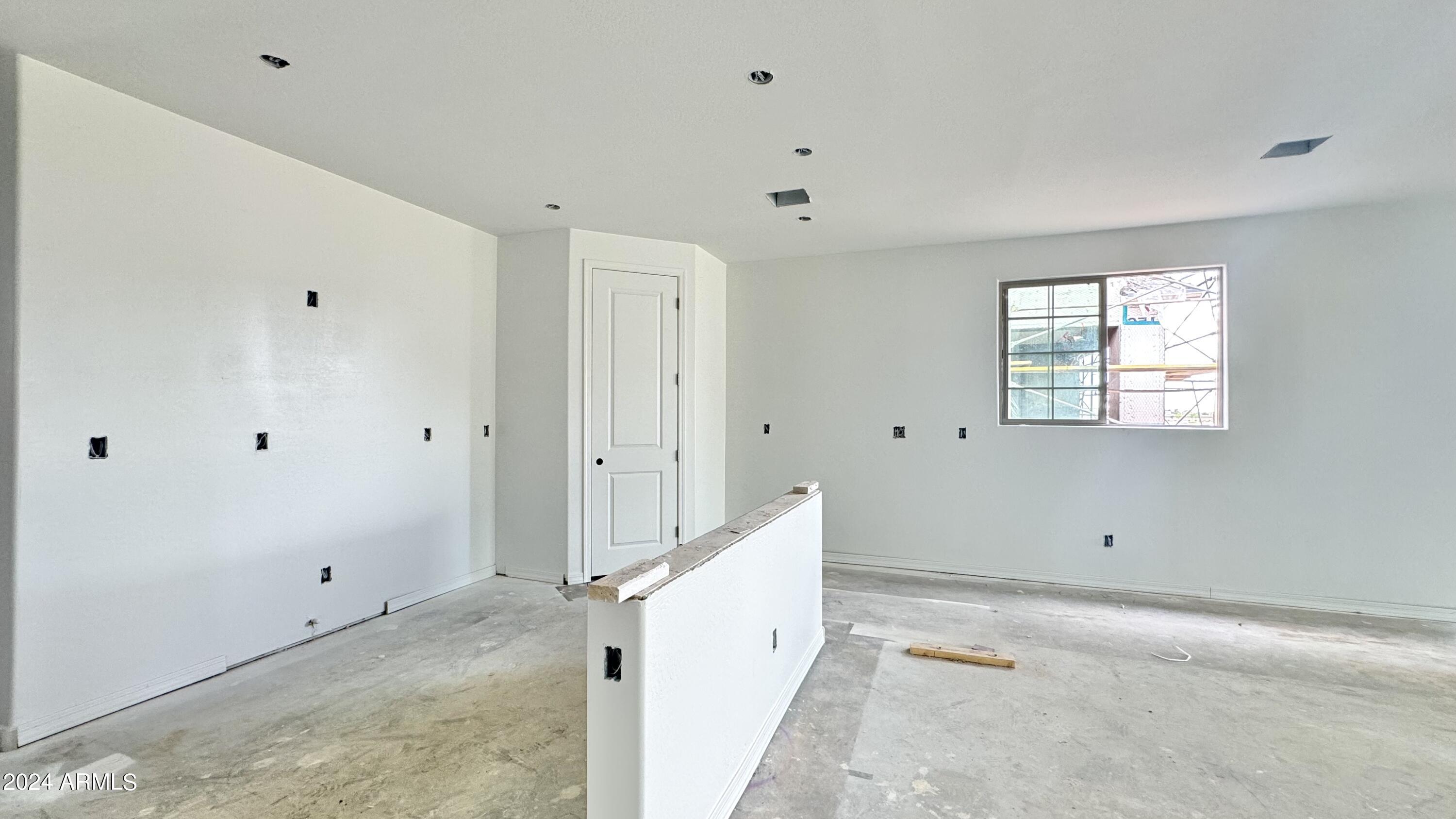 22912 E ROUNDUP Way