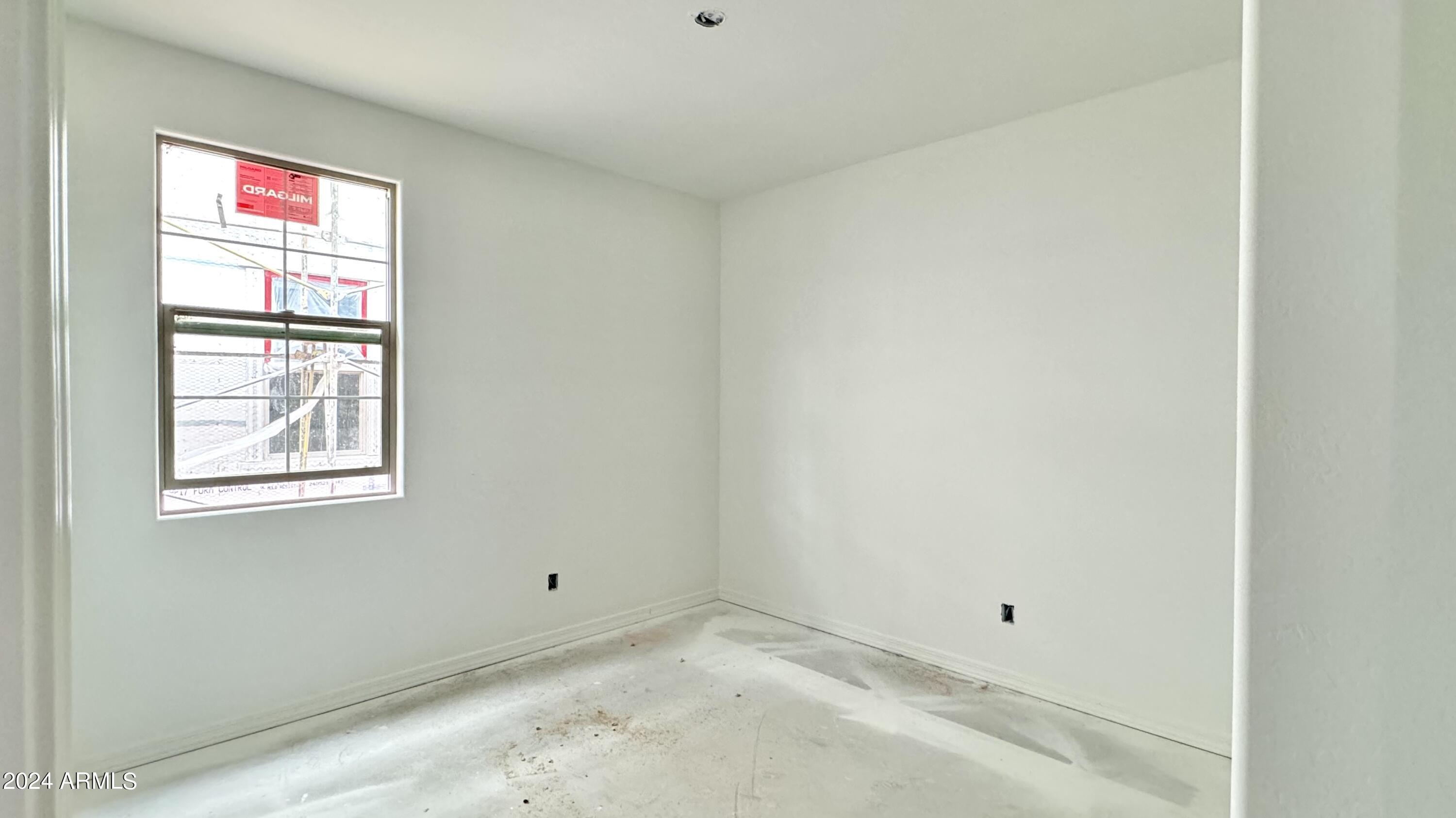 22912 E ROUNDUP Way