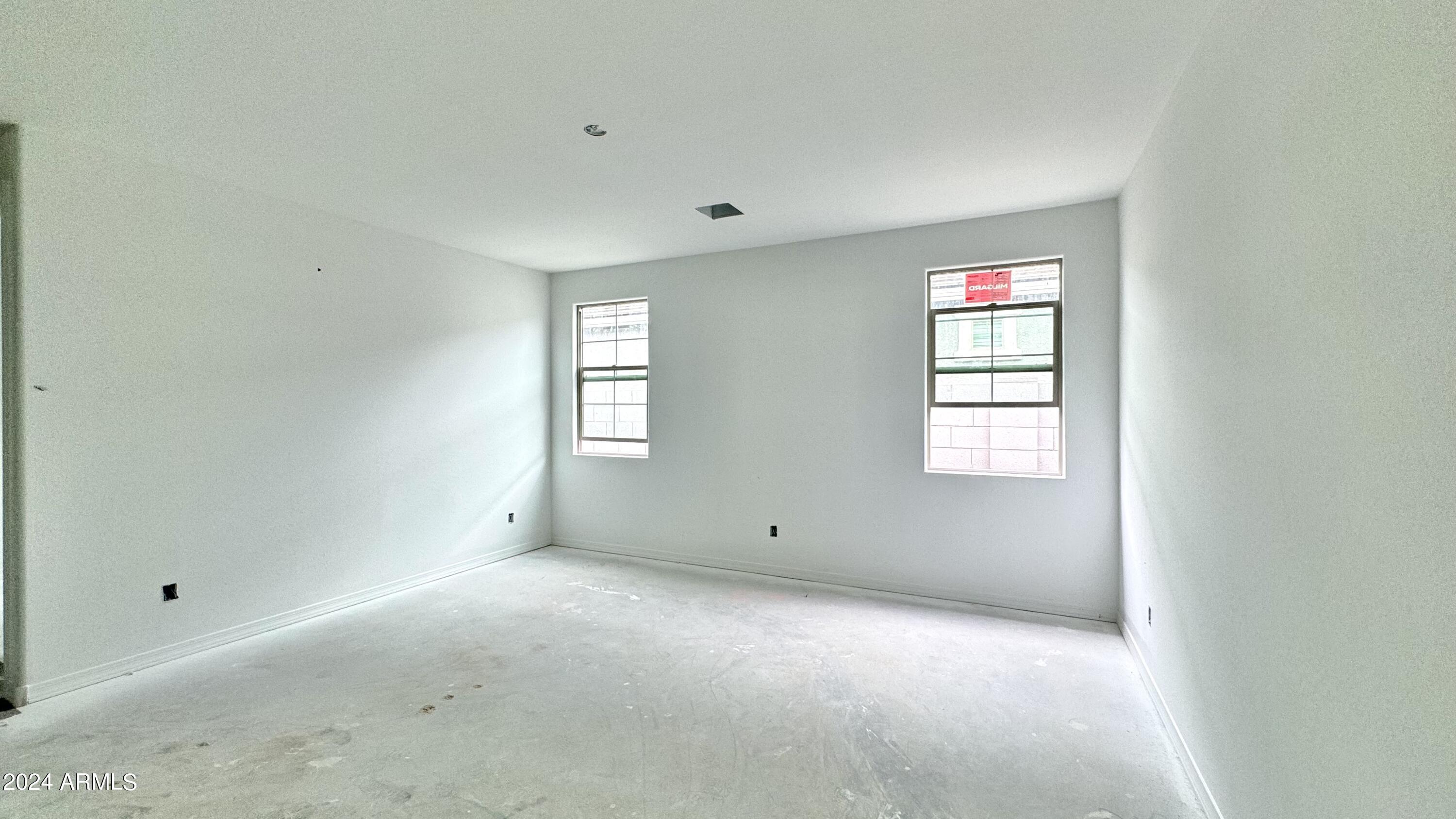 22912 E ROUNDUP Way