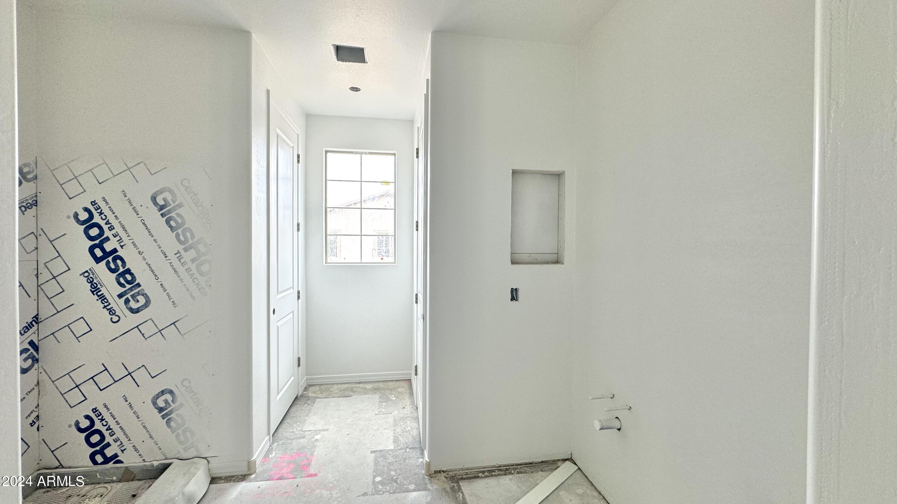 22912 E ROUNDUP Way