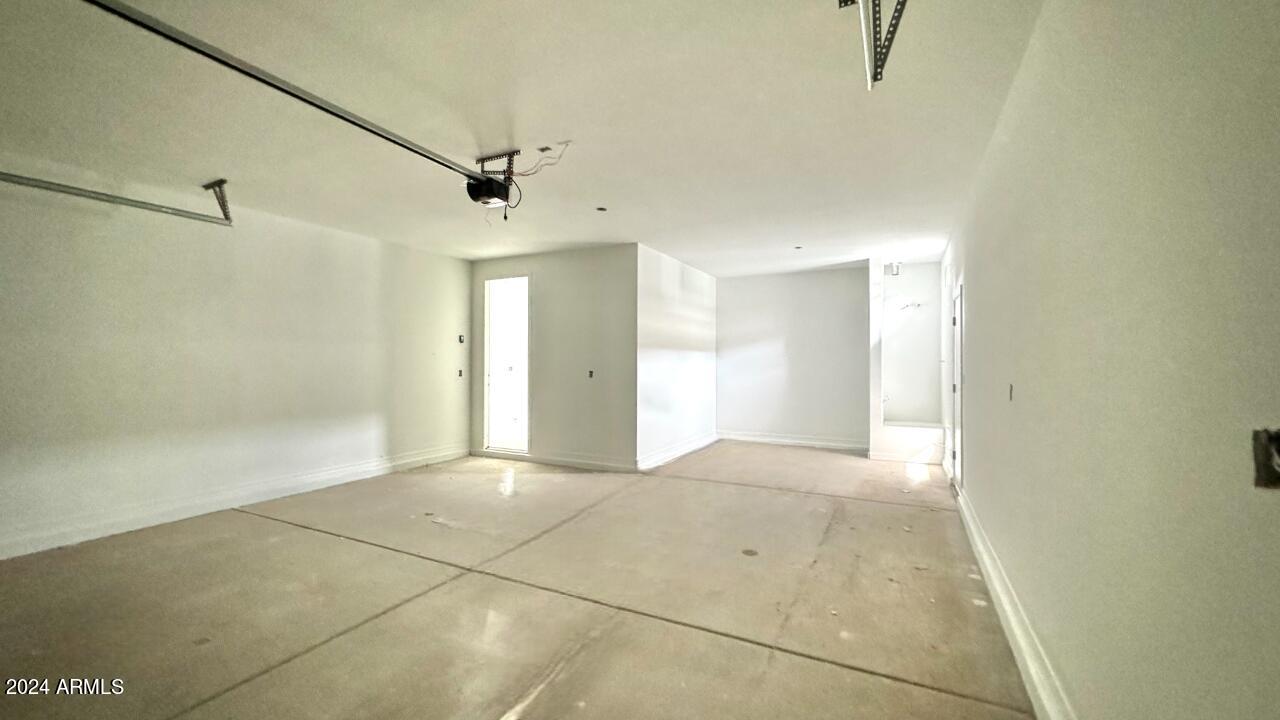 22912 E ROUNDUP Way