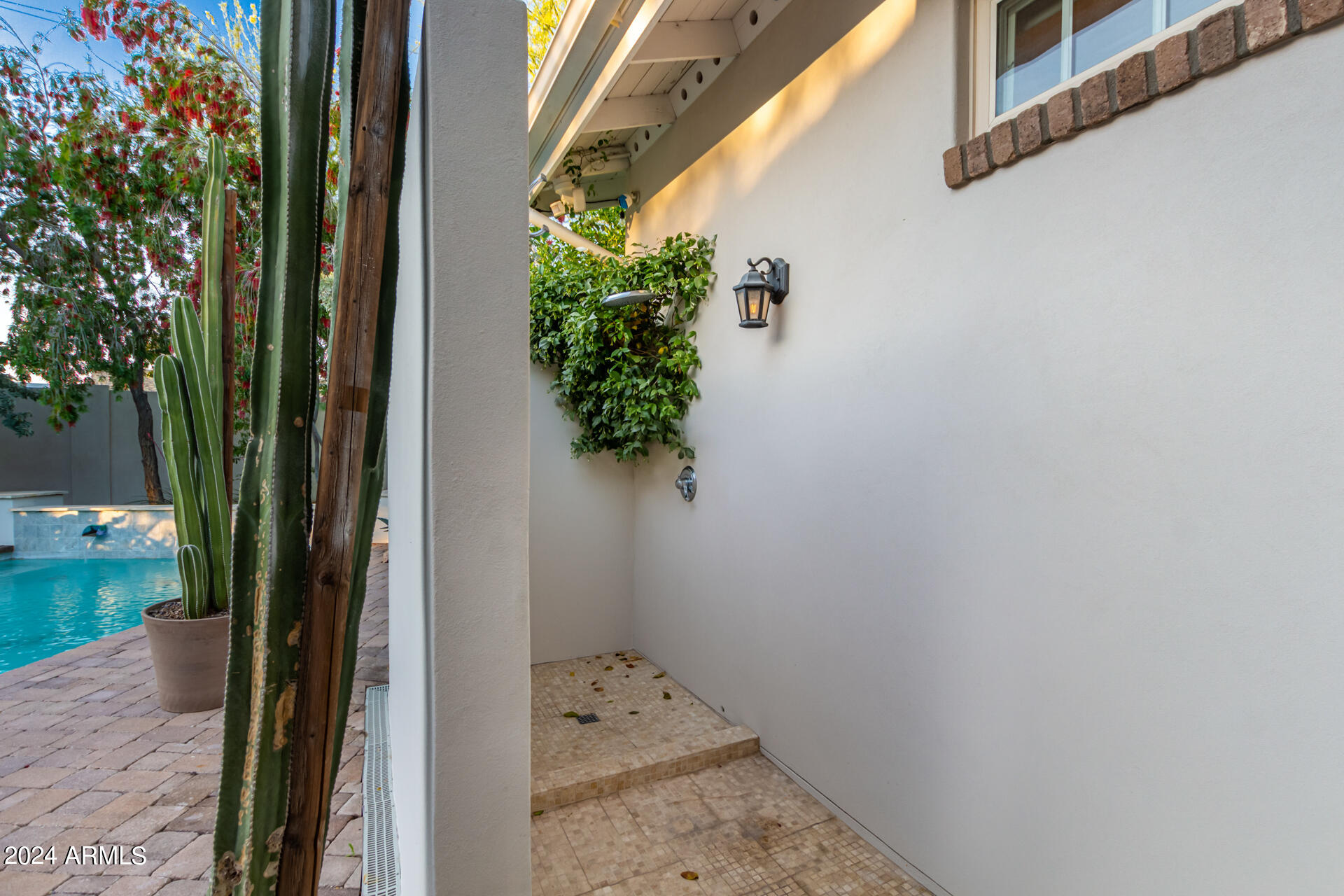 4018 E DEVONSHIRE Avenue