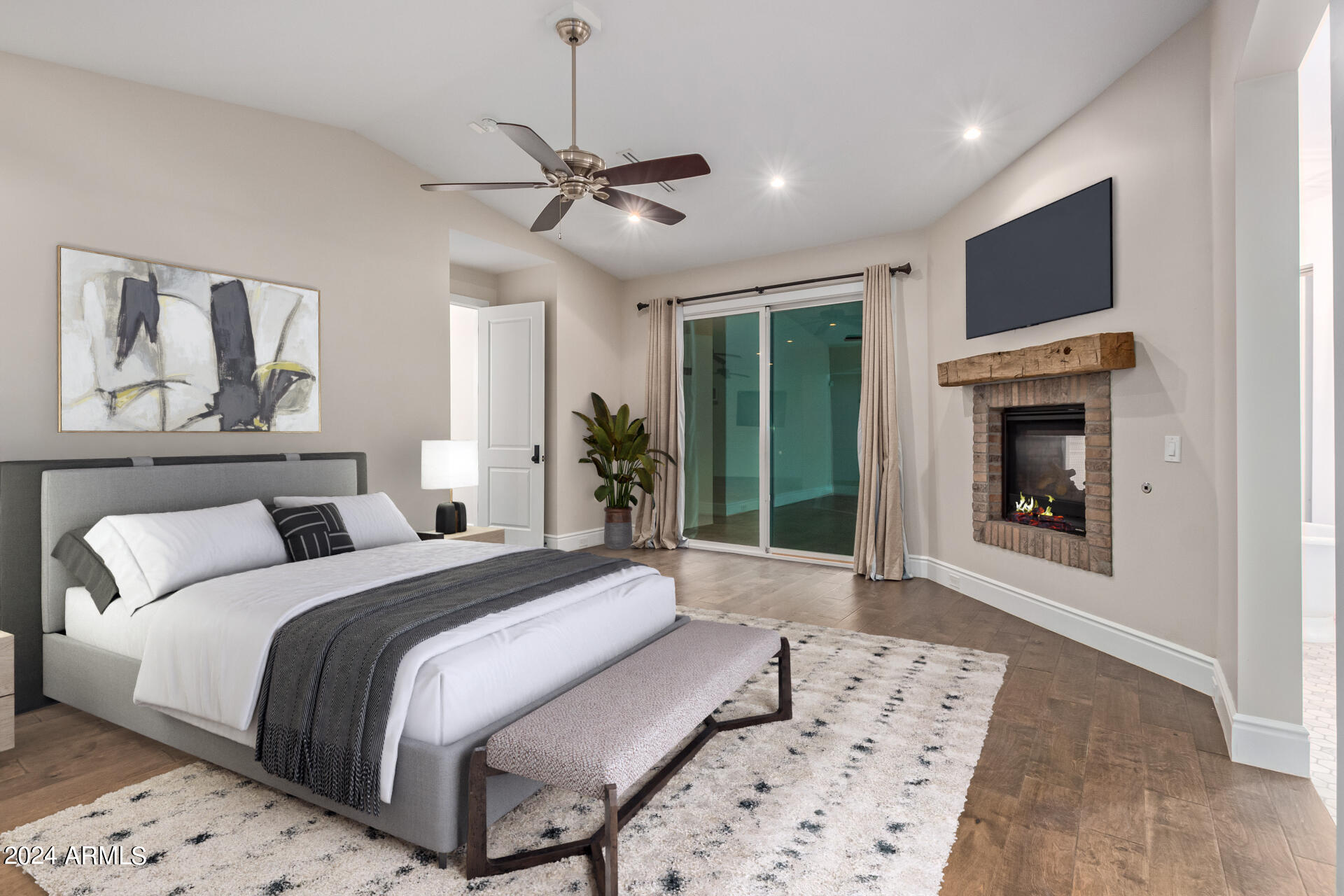 4018 E DEVONSHIRE Avenue