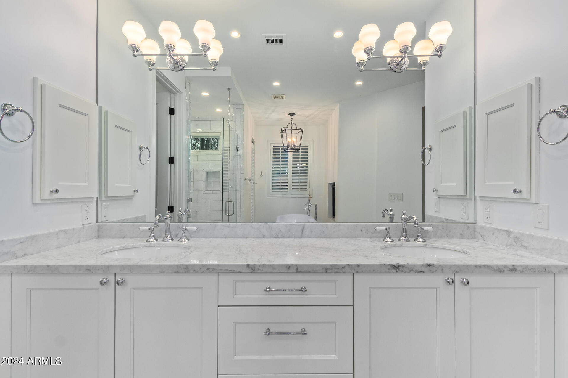 4018 E DEVONSHIRE Avenue