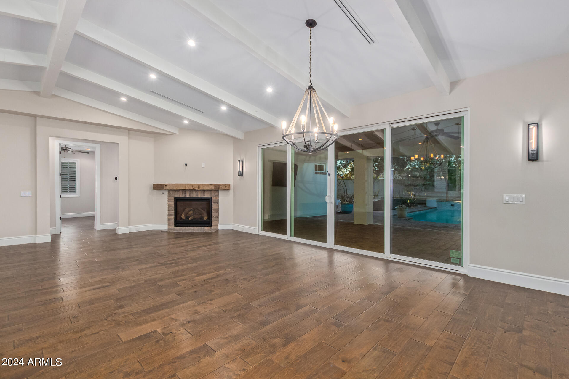 4018 E DEVONSHIRE Avenue