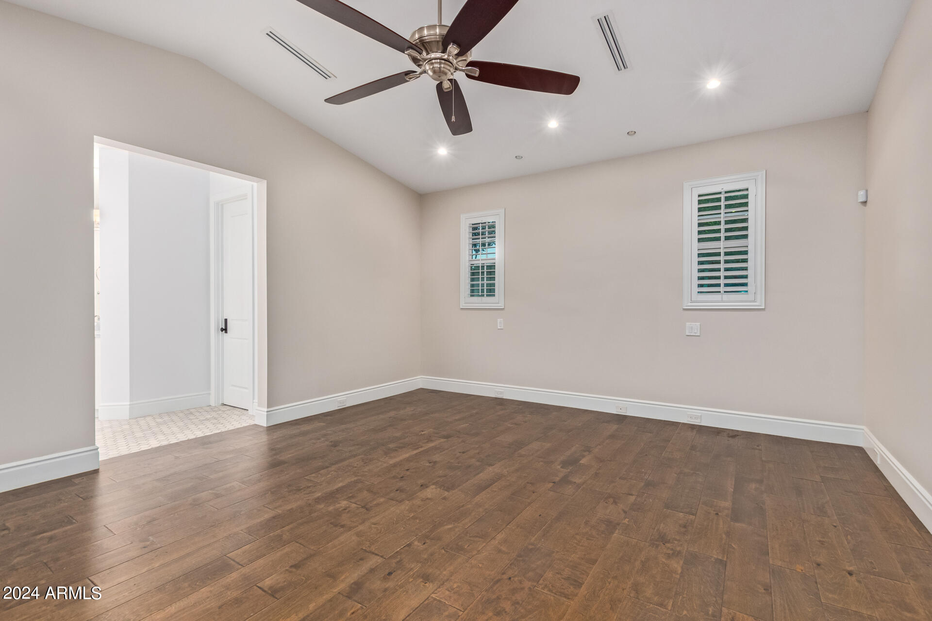 4018 E DEVONSHIRE Avenue