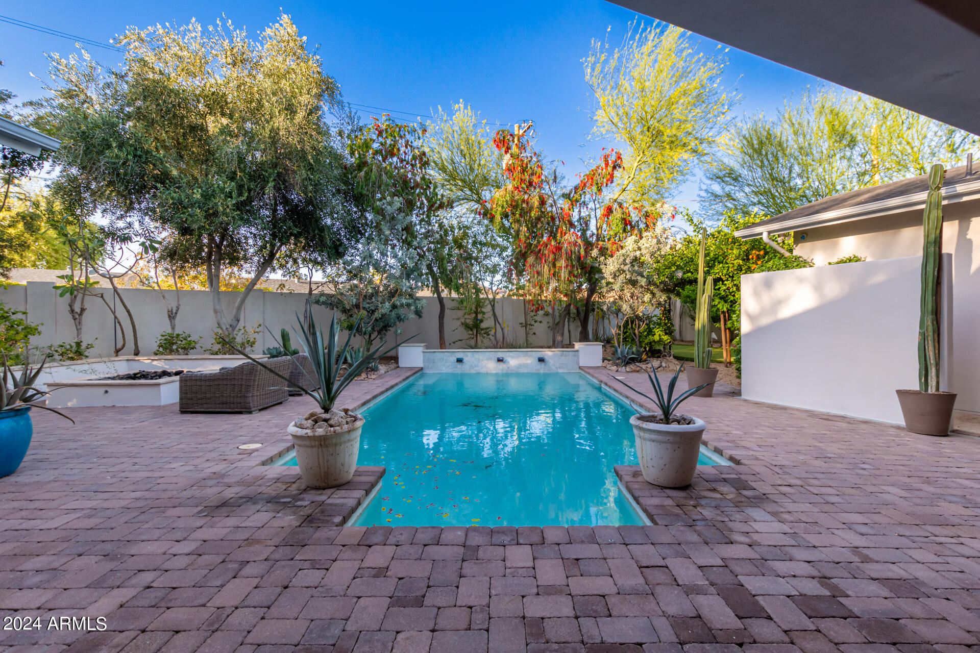 4018 E DEVONSHIRE Avenue