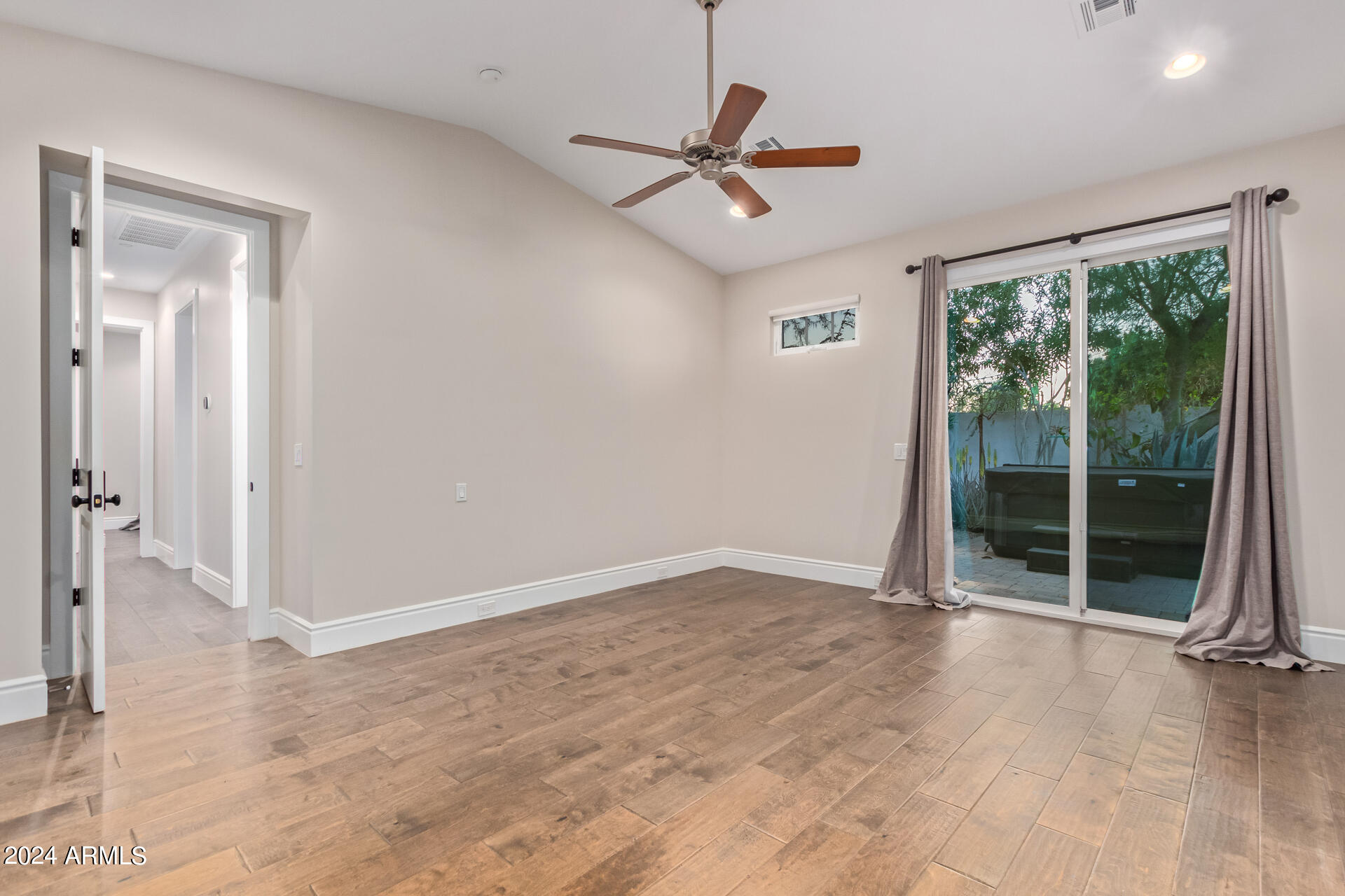 4018 E DEVONSHIRE Avenue