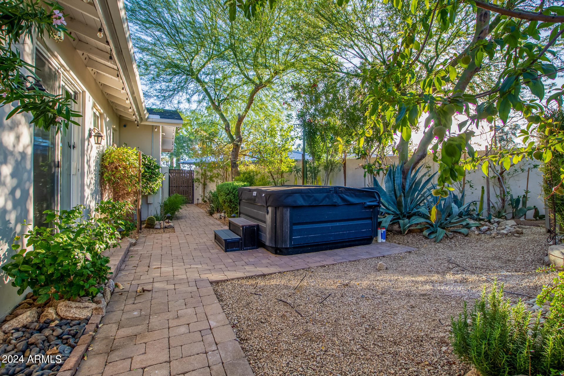 4018 E DEVONSHIRE Avenue